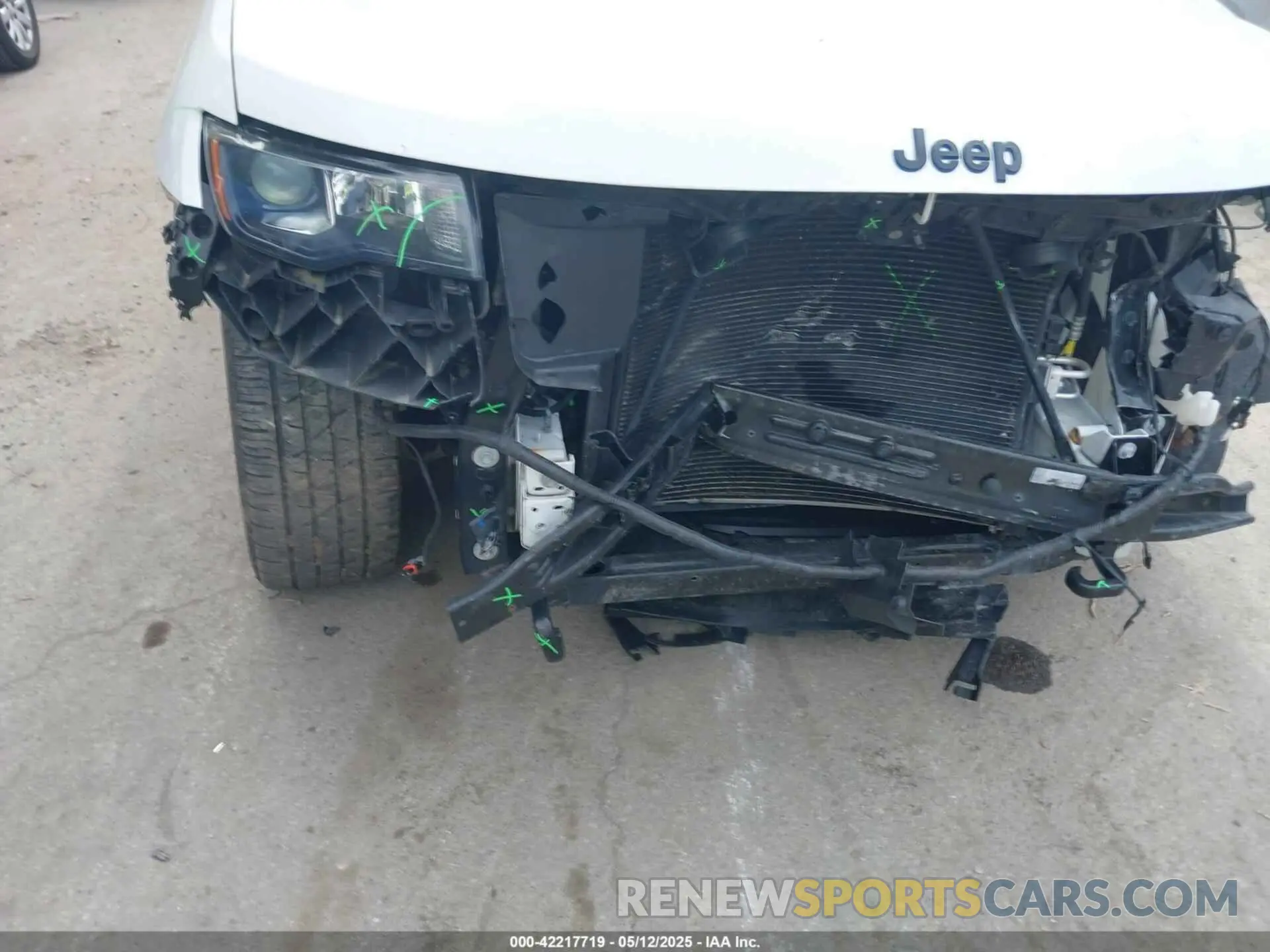 12 Фотография поврежденного автомобиля 1C4RJFAG8KC541396 JEEP GRAND CHEROKEE 2019