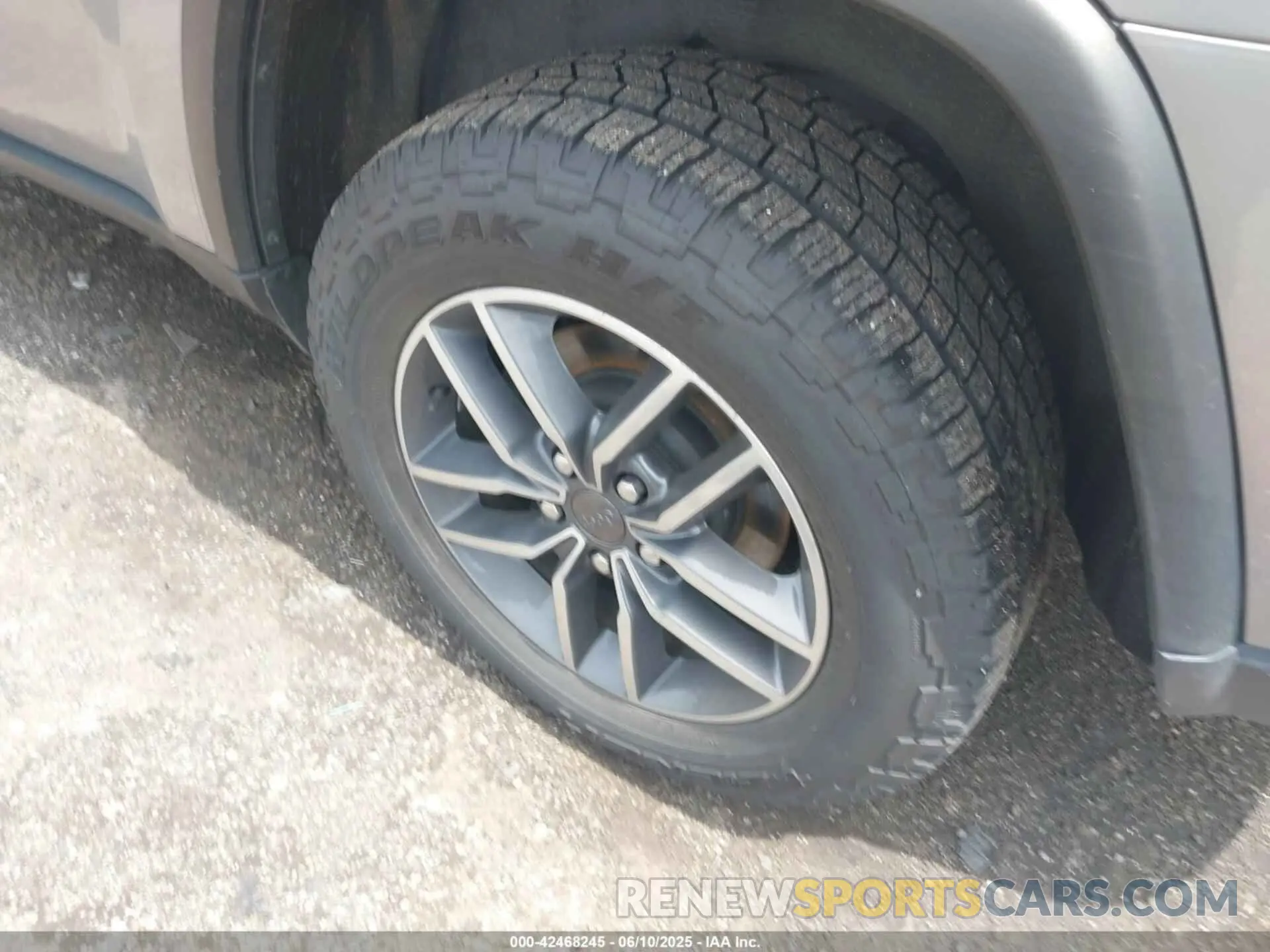 12 Photograph of a damaged car 1C4RJFAG8KC724748 JEEP GRAND CHEROKEE 2019