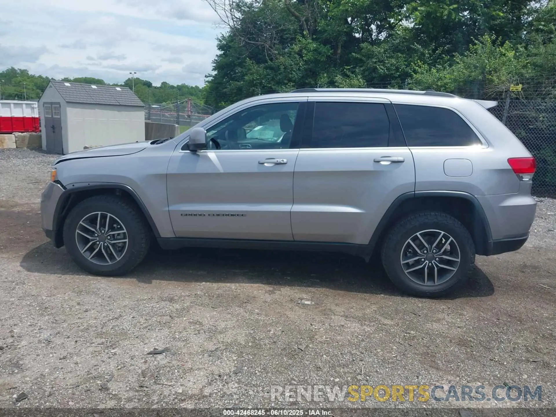 15 Photograph of a damaged car 1C4RJFAG8KC724748 JEEP GRAND CHEROKEE 2019