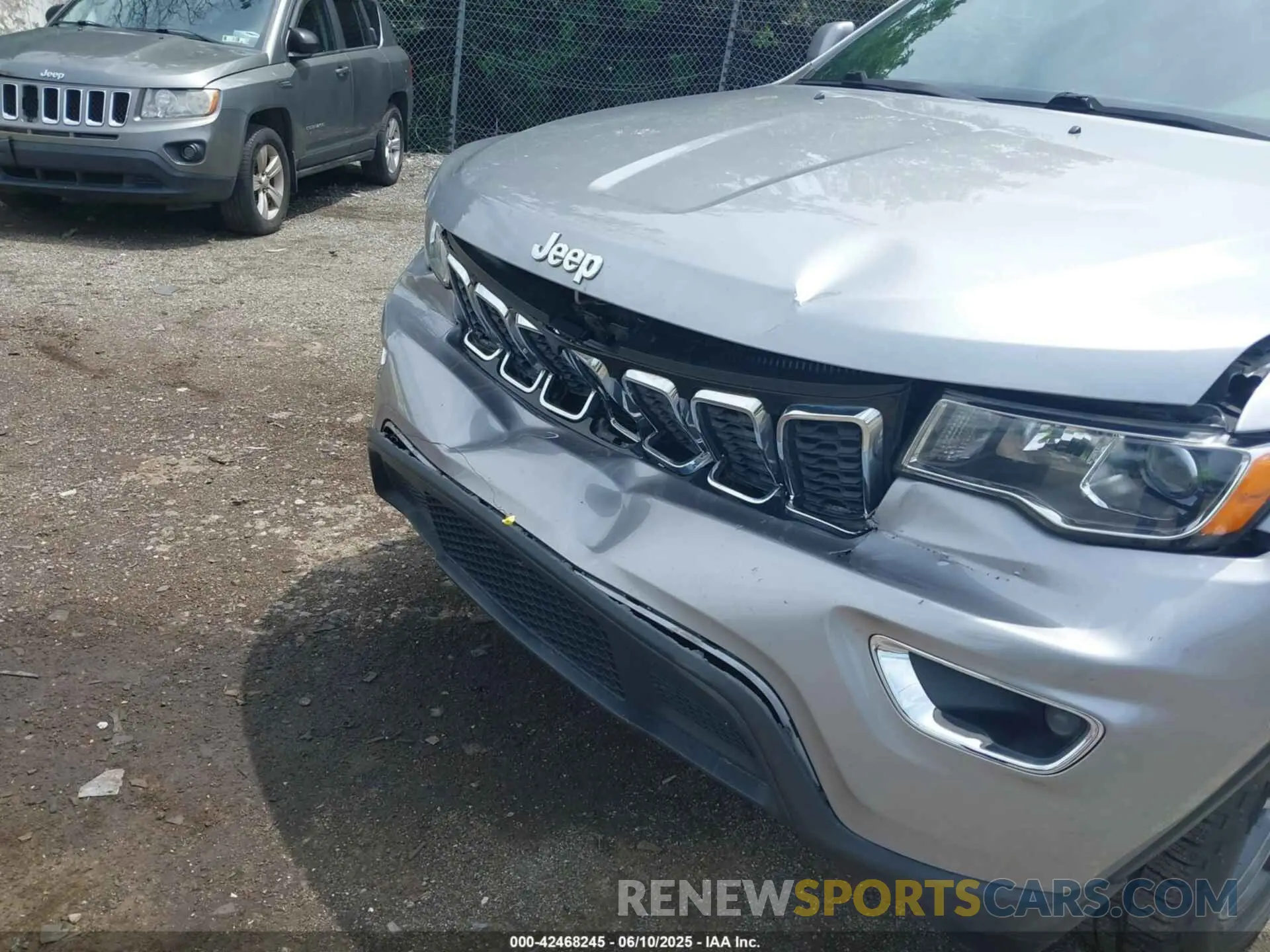 6 Photograph of a damaged car 1C4RJFAG8KC724748 JEEP GRAND CHEROKEE 2019