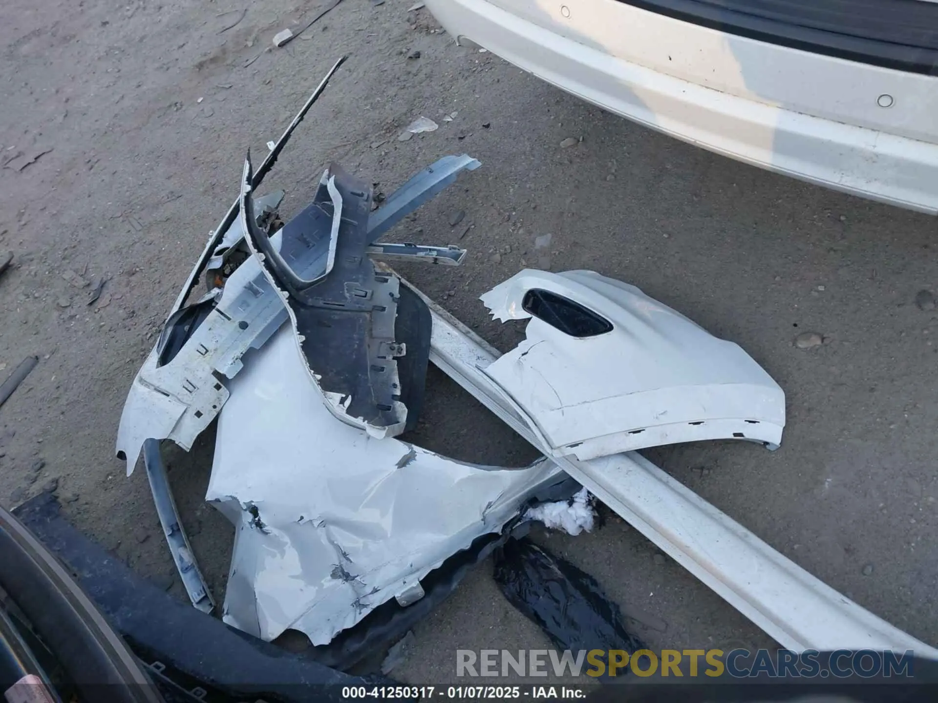 12 Photograph of a damaged car 1C4RJFAG9KC588520 JEEP GRAND CHEROKEE 2019