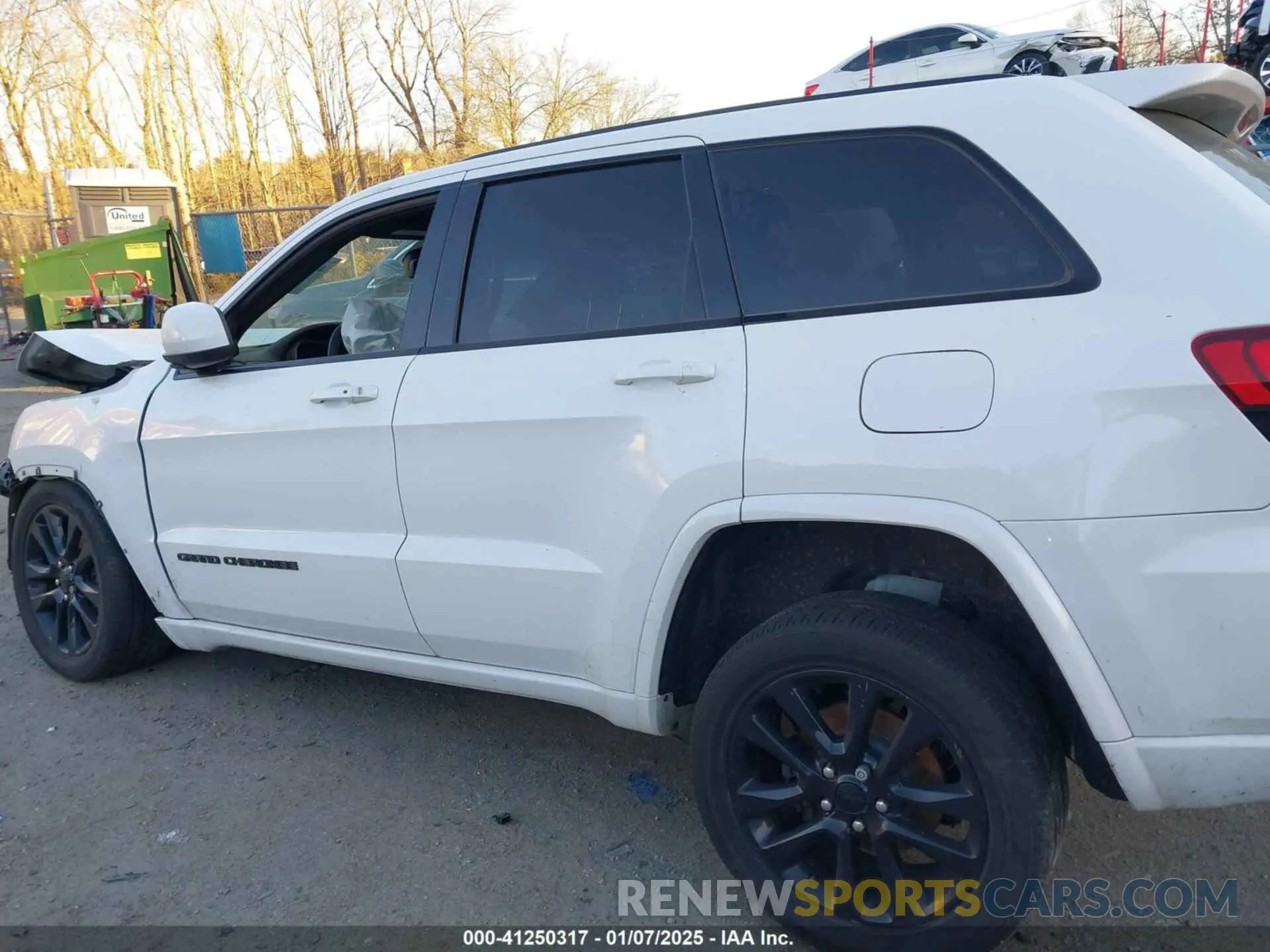 15 Photograph of a damaged car 1C4RJFAG9KC588520 JEEP GRAND CHEROKEE 2019