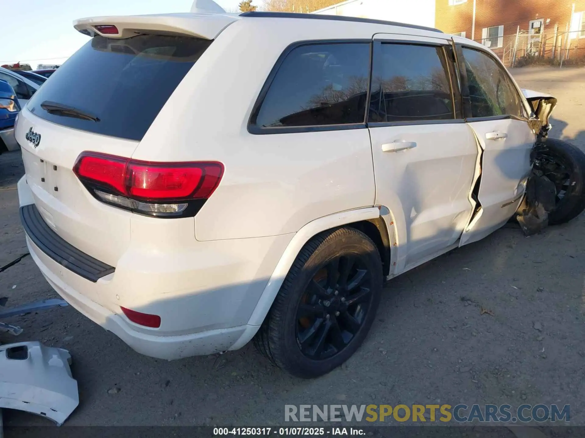 4 Photograph of a damaged car 1C4RJFAG9KC588520 JEEP GRAND CHEROKEE 2019