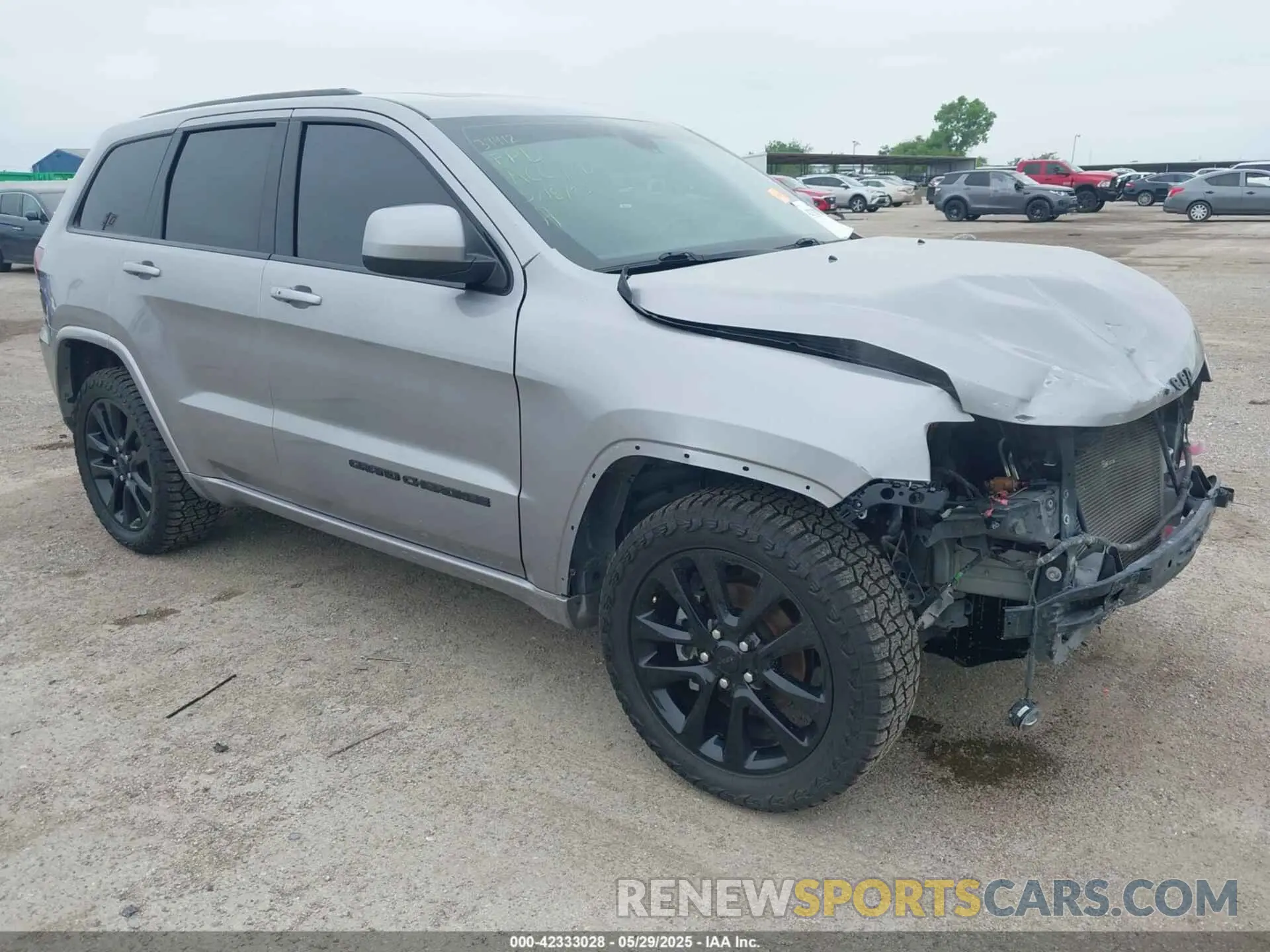 1 Photograph of a damaged car 1C4RJFAG9KC670974 JEEP GRAND CHEROKEE 2019