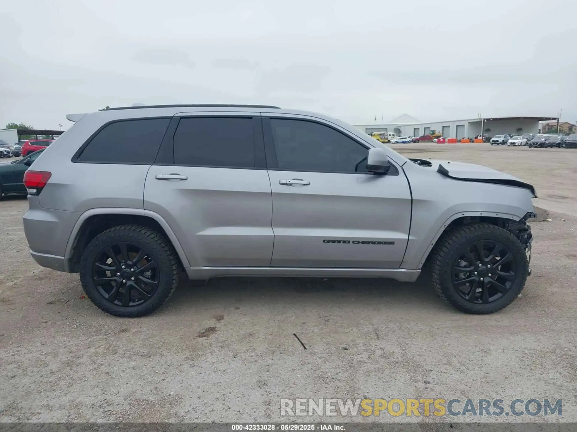 14 Photograph of a damaged car 1C4RJFAG9KC670974 JEEP GRAND CHEROKEE 2019