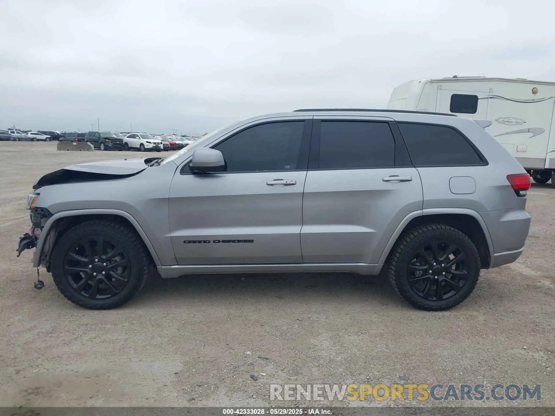 15 Photograph of a damaged car 1C4RJFAG9KC670974 JEEP GRAND CHEROKEE 2019