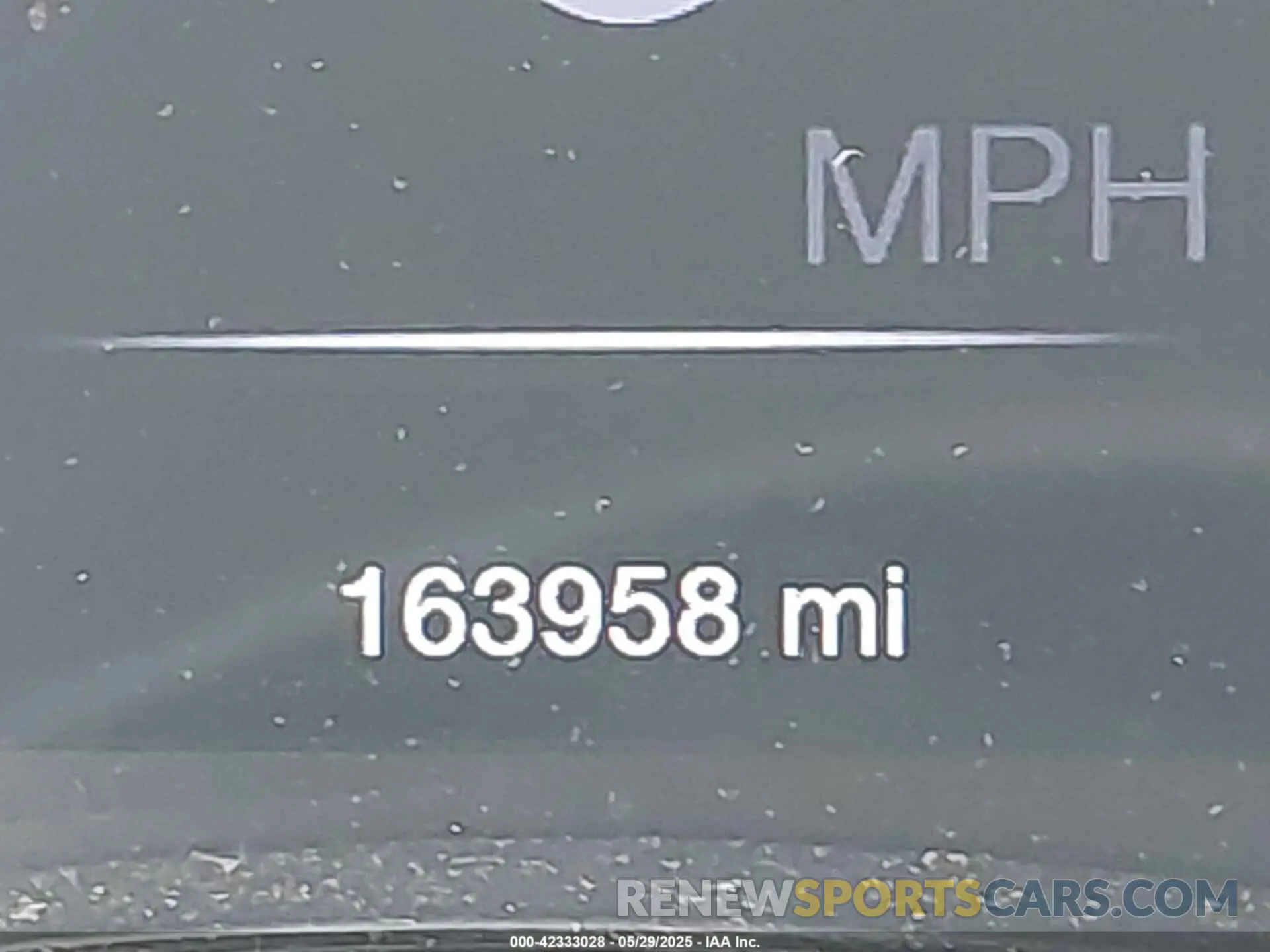 16 Photograph of a damaged car 1C4RJFAG9KC670974 JEEP GRAND CHEROKEE 2019