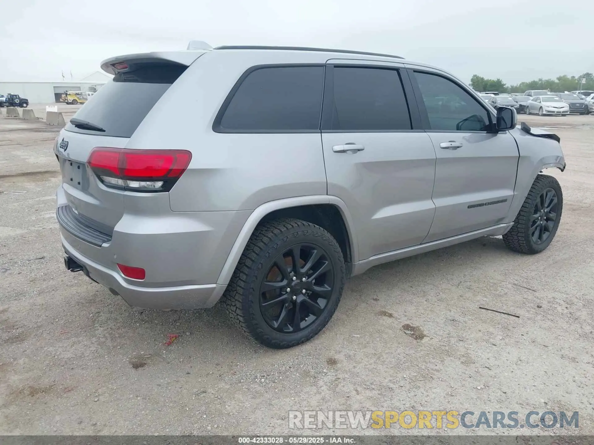 4 Photograph of a damaged car 1C4RJFAG9KC670974 JEEP GRAND CHEROKEE 2019