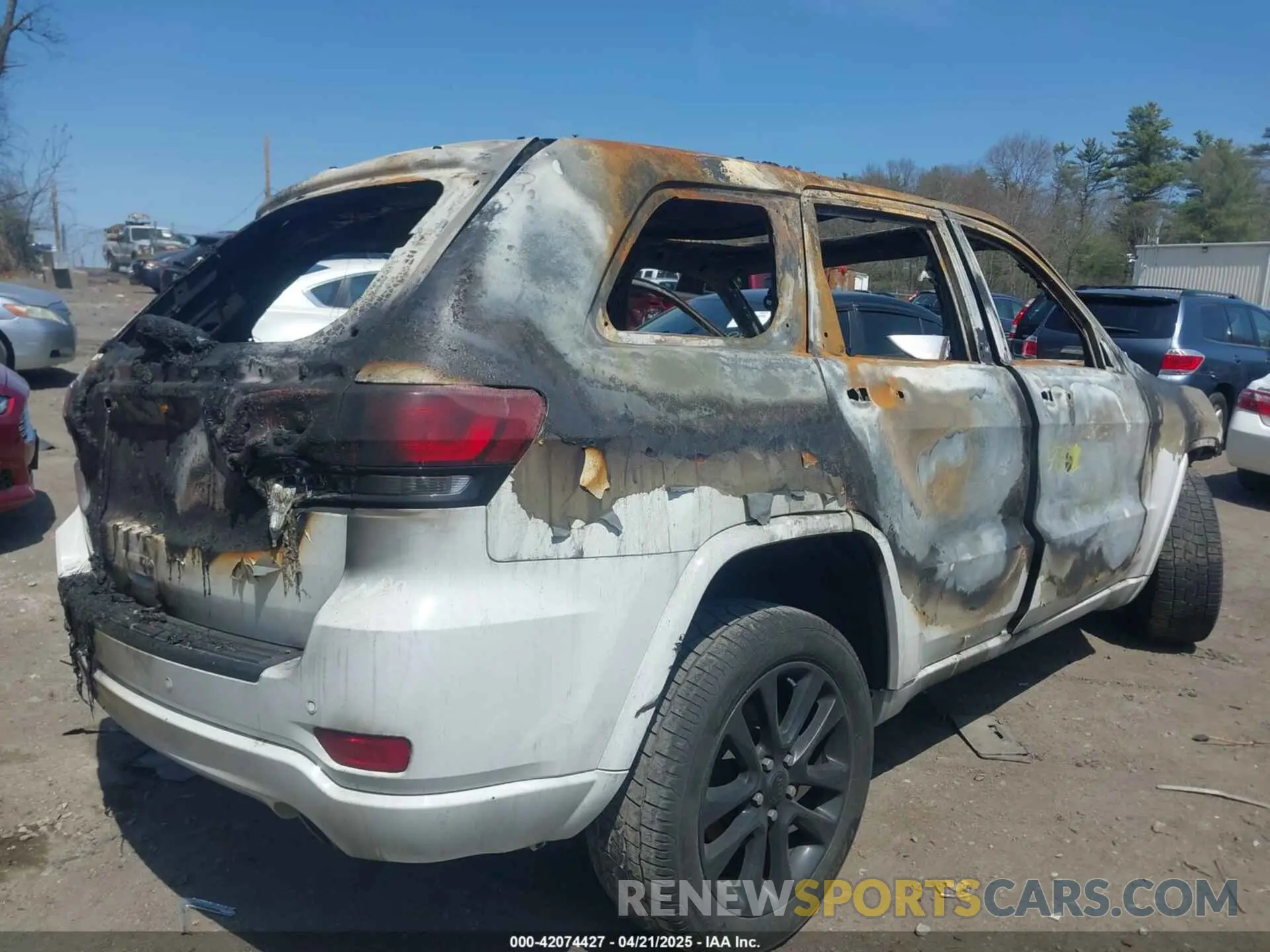 4 Photograph of a damaged car 1C4RJFAGXKC778293 JEEP GRAND CHEROKEE 2019