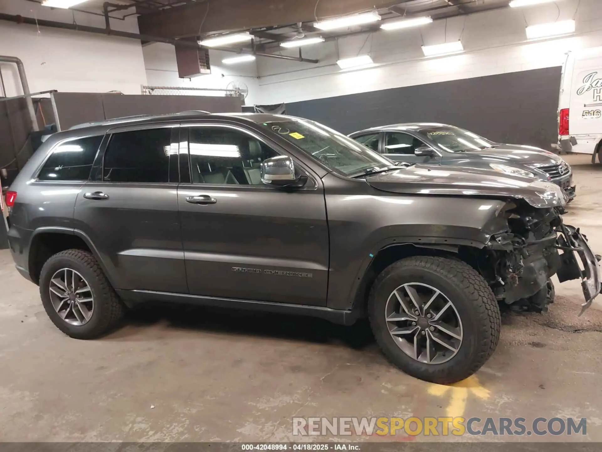 14 Photograph of a damaged car 1C4RJFBG0KC527748 JEEP GRAND CHEROKEE 2019