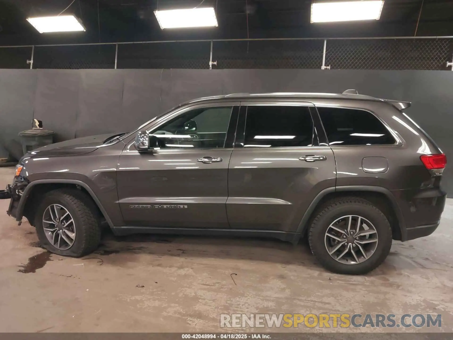 15 Photograph of a damaged car 1C4RJFBG0KC527748 JEEP GRAND CHEROKEE 2019