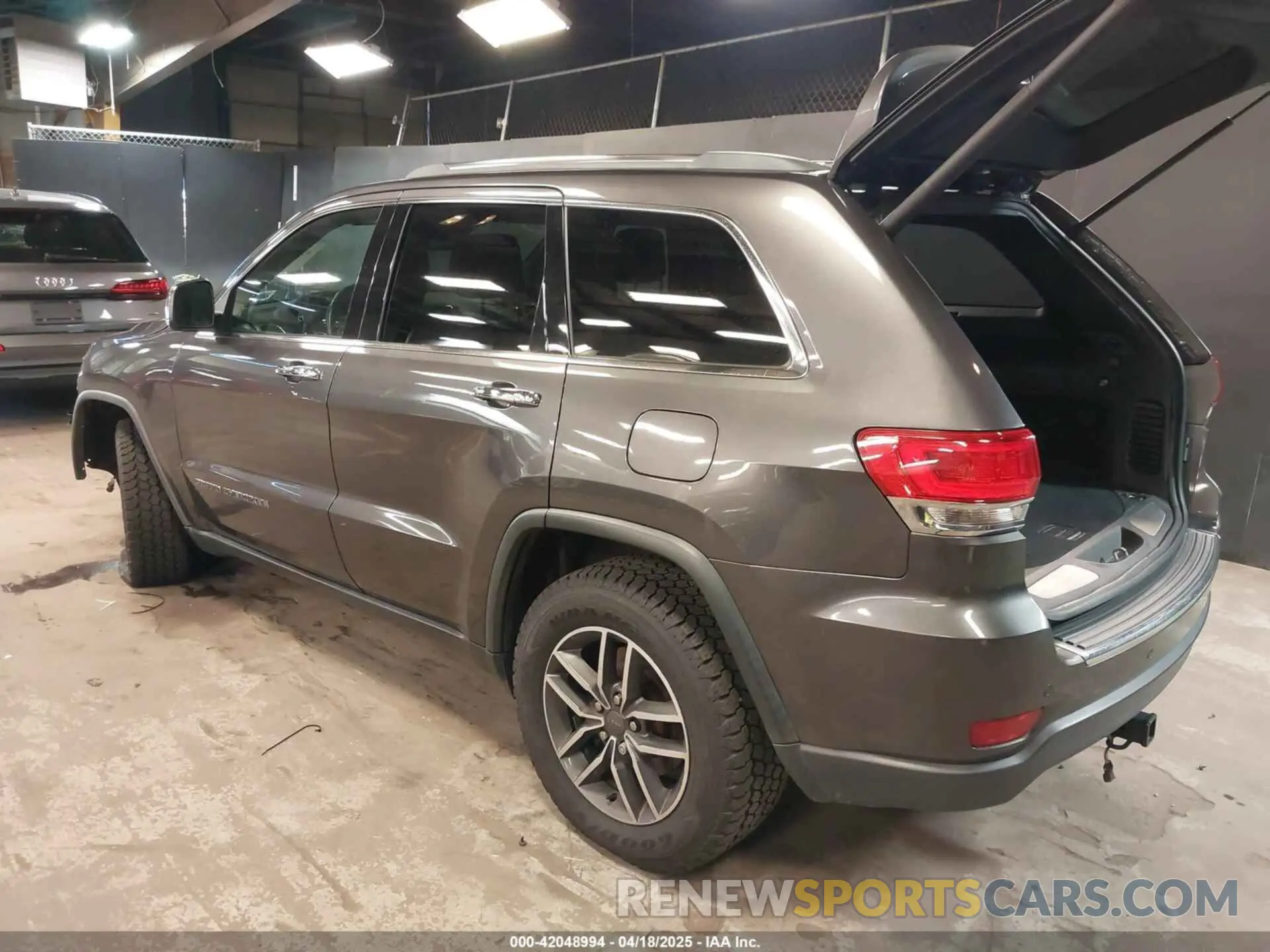 3 Photograph of a damaged car 1C4RJFBG0KC527748 JEEP GRAND CHEROKEE 2019