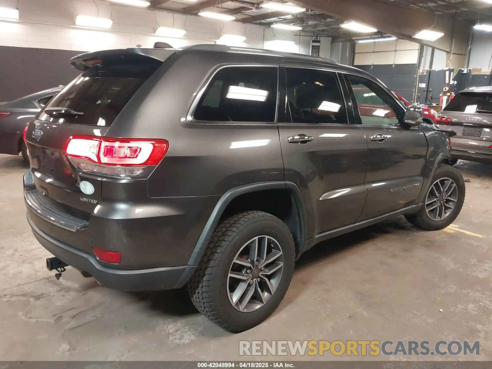 4 Photograph of a damaged car 1C4RJFBG0KC527748 JEEP GRAND CHEROKEE 2019