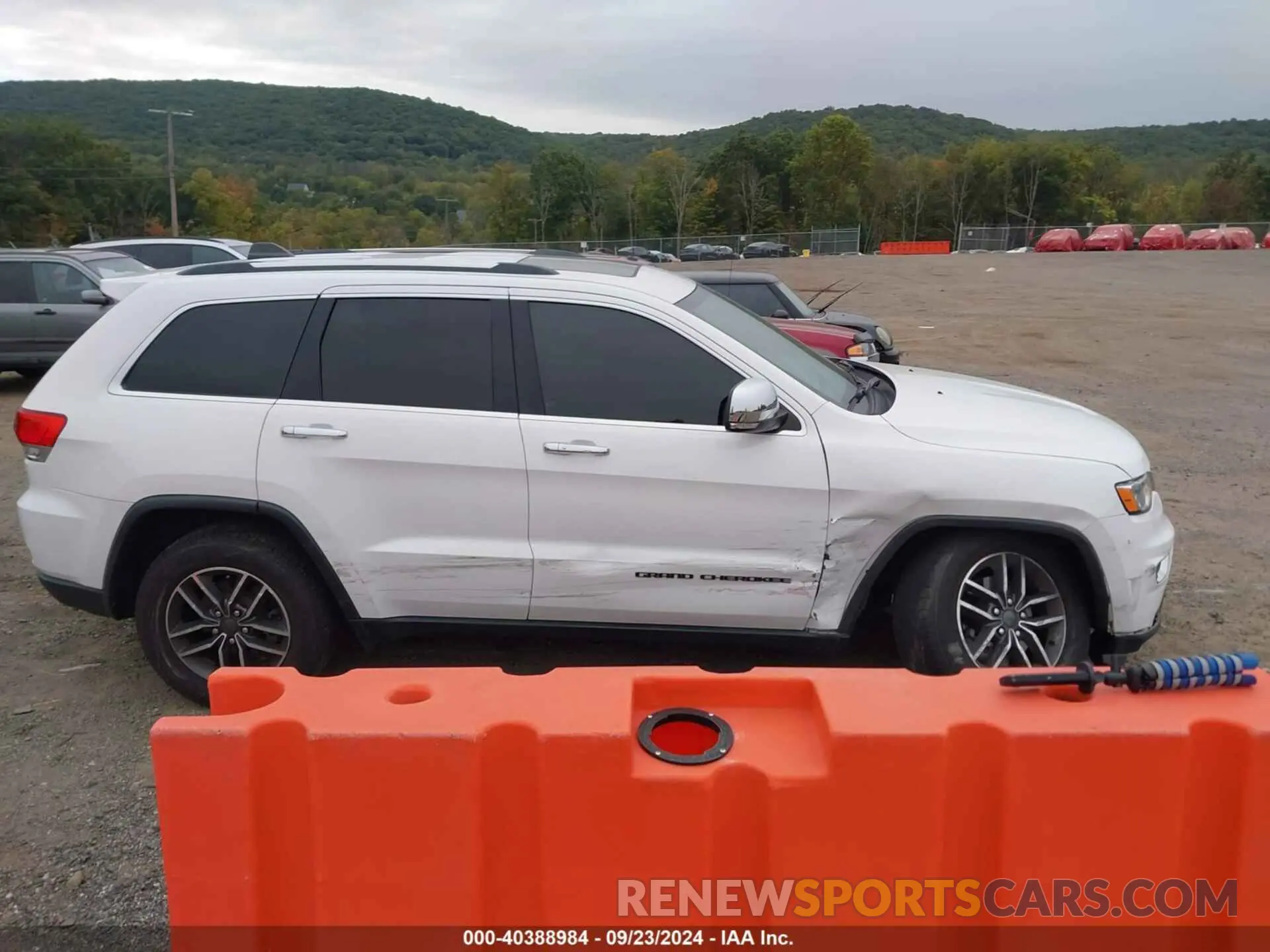 13 Photograph of a damaged car 1C4RJFBG0KC660557 JEEP GRAND CHEROKEE 2019