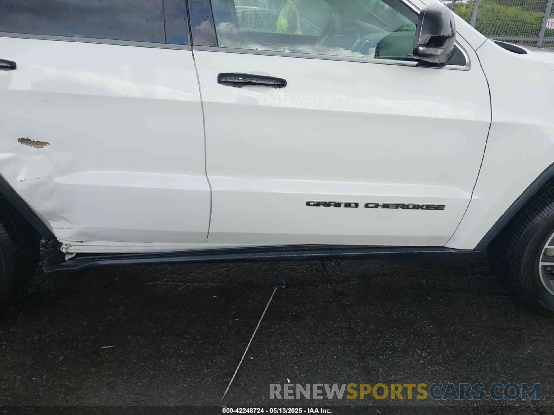 17 Фотография поврежденного автомобиля 1C4RJFBG0KC665497 JEEP GRAND CHEROKEE 2019