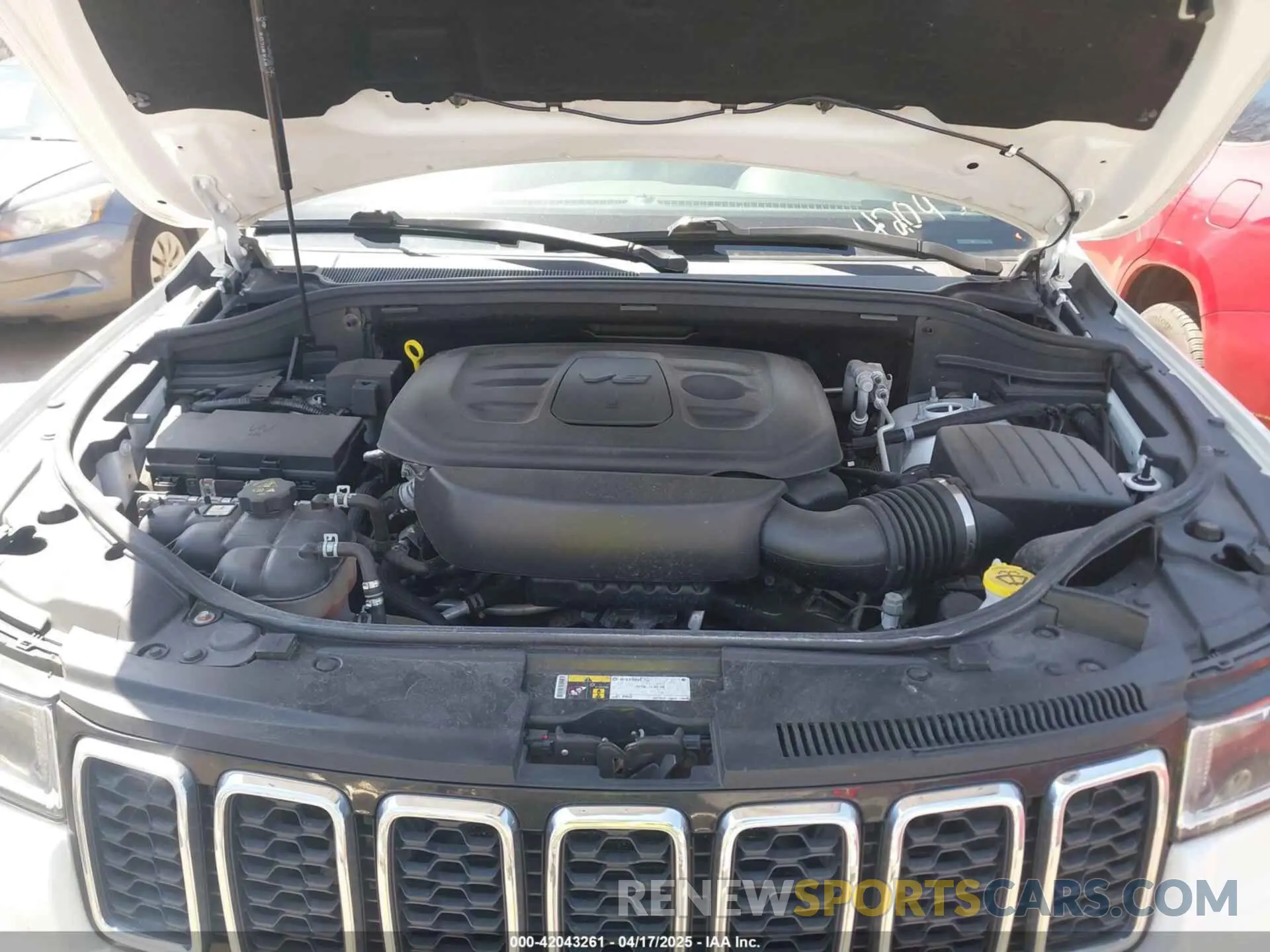 10 Photograph of a damaged car 1C4RJFBG0KC723821 JEEP GRAND CHEROKEE 2019