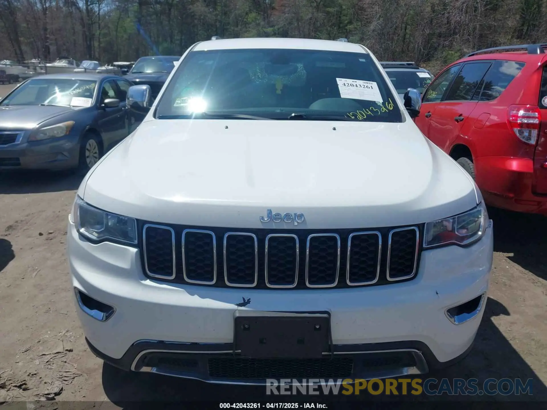 12 Photograph of a damaged car 1C4RJFBG0KC723821 JEEP GRAND CHEROKEE 2019