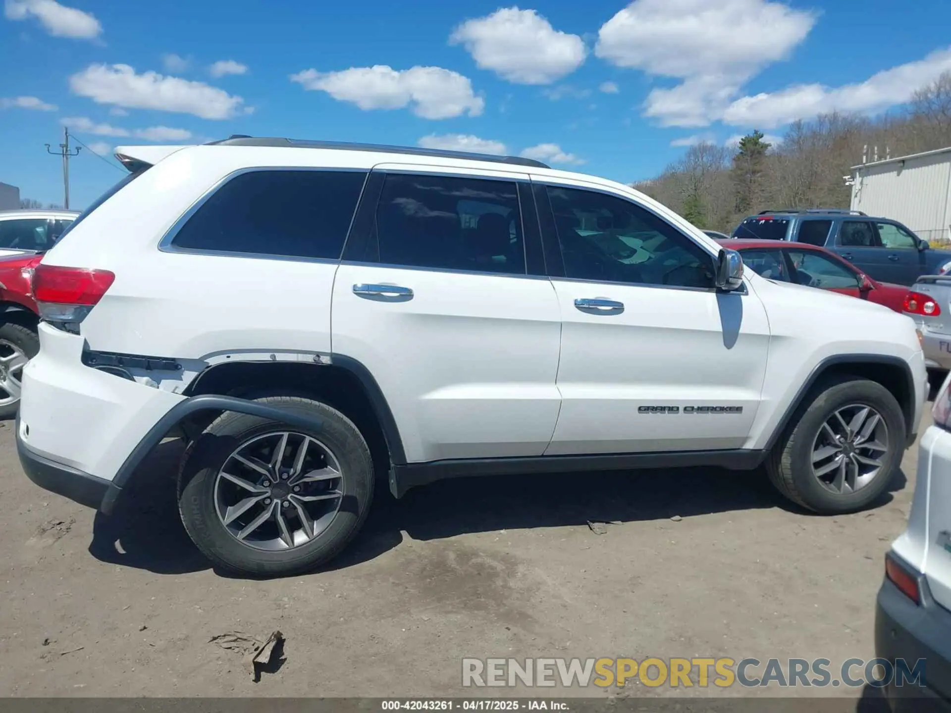 13 Photograph of a damaged car 1C4RJFBG0KC723821 JEEP GRAND CHEROKEE 2019