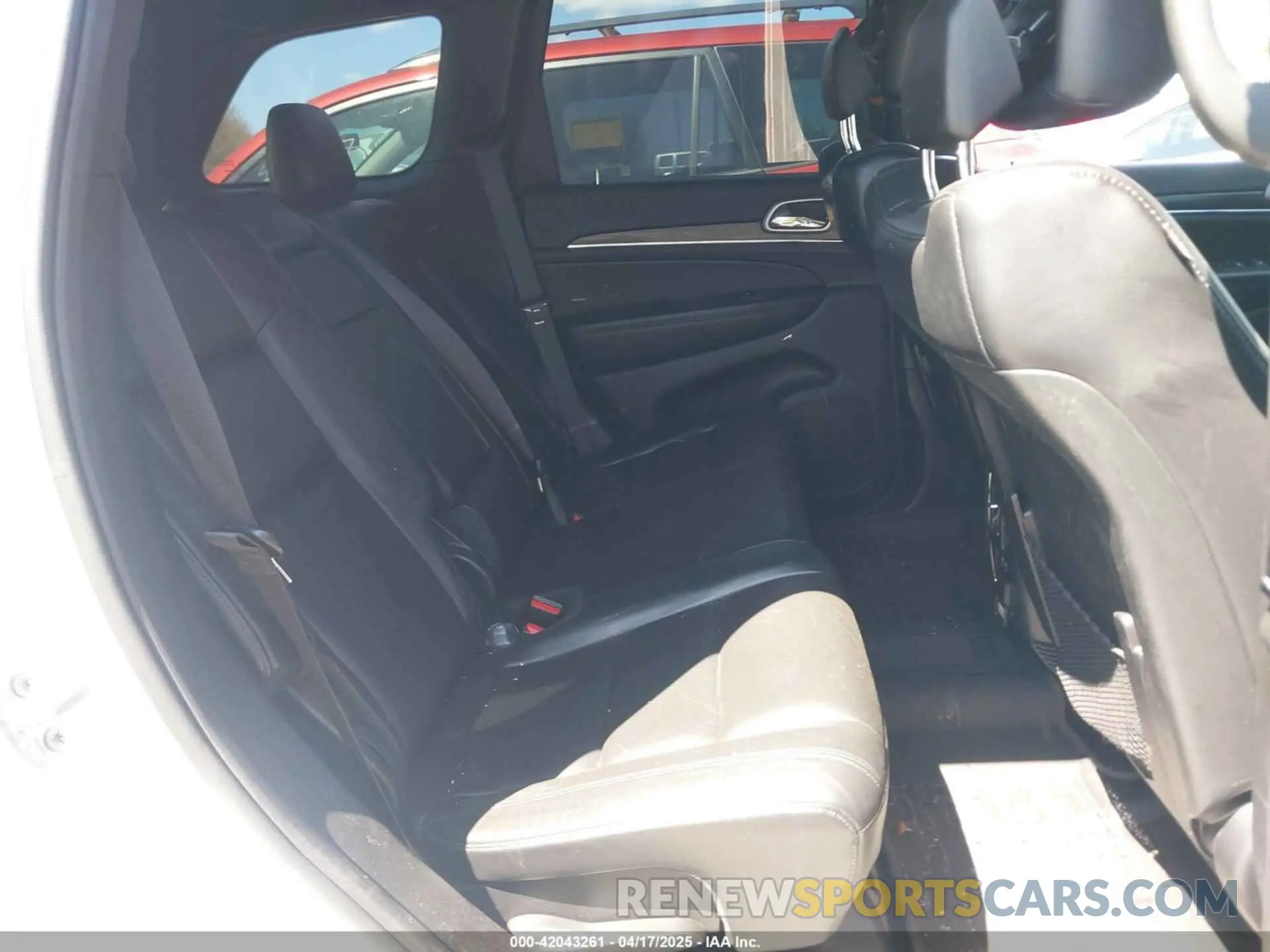 8 Photograph of a damaged car 1C4RJFBG0KC723821 JEEP GRAND CHEROKEE 2019