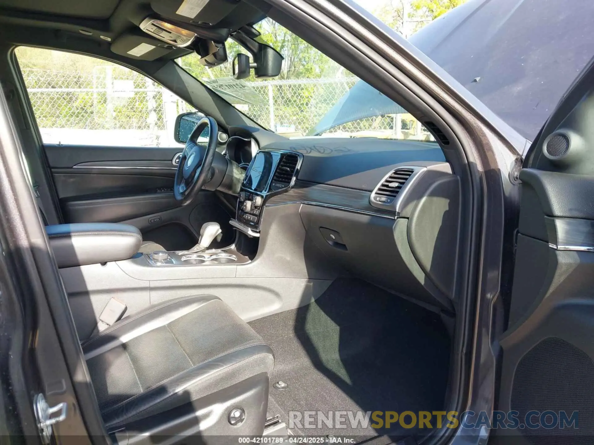 5 Фотография поврежденного автомобиля 1C4RJFBG0KC741154 JEEP GRAND CHEROKEE 2019
