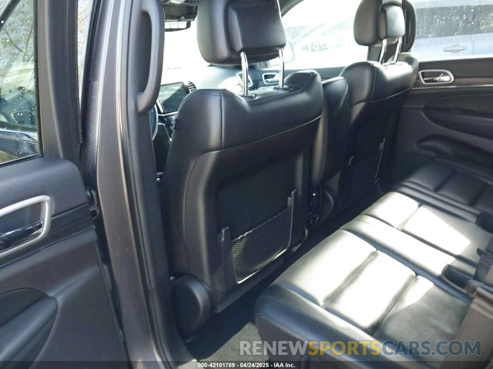 8 Фотография поврежденного автомобиля 1C4RJFBG0KC741154 JEEP GRAND CHEROKEE 2019