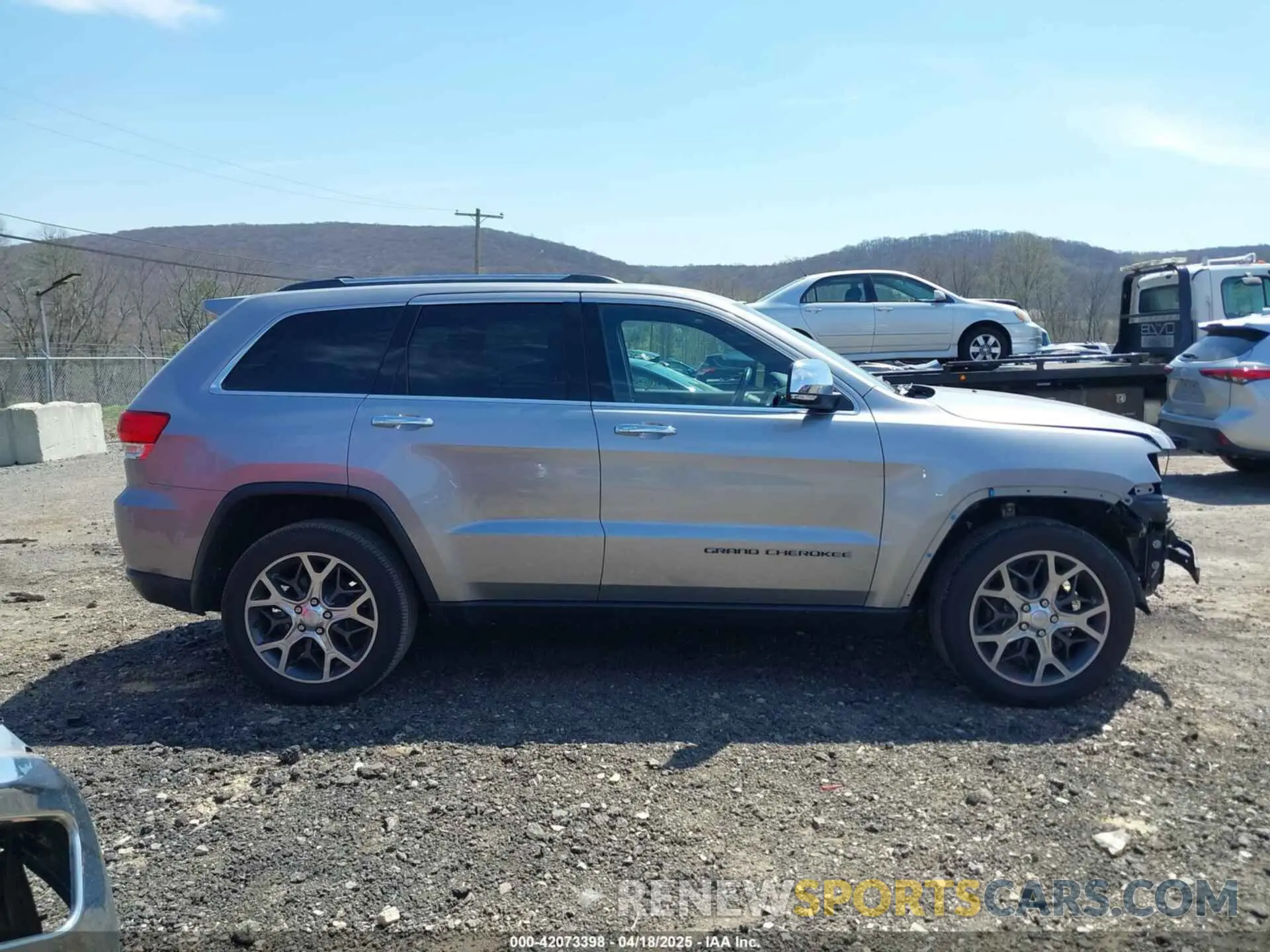 13 Photograph of a damaged car 1C4RJFBG0KC765731 JEEP GRAND CHEROKEE 2019