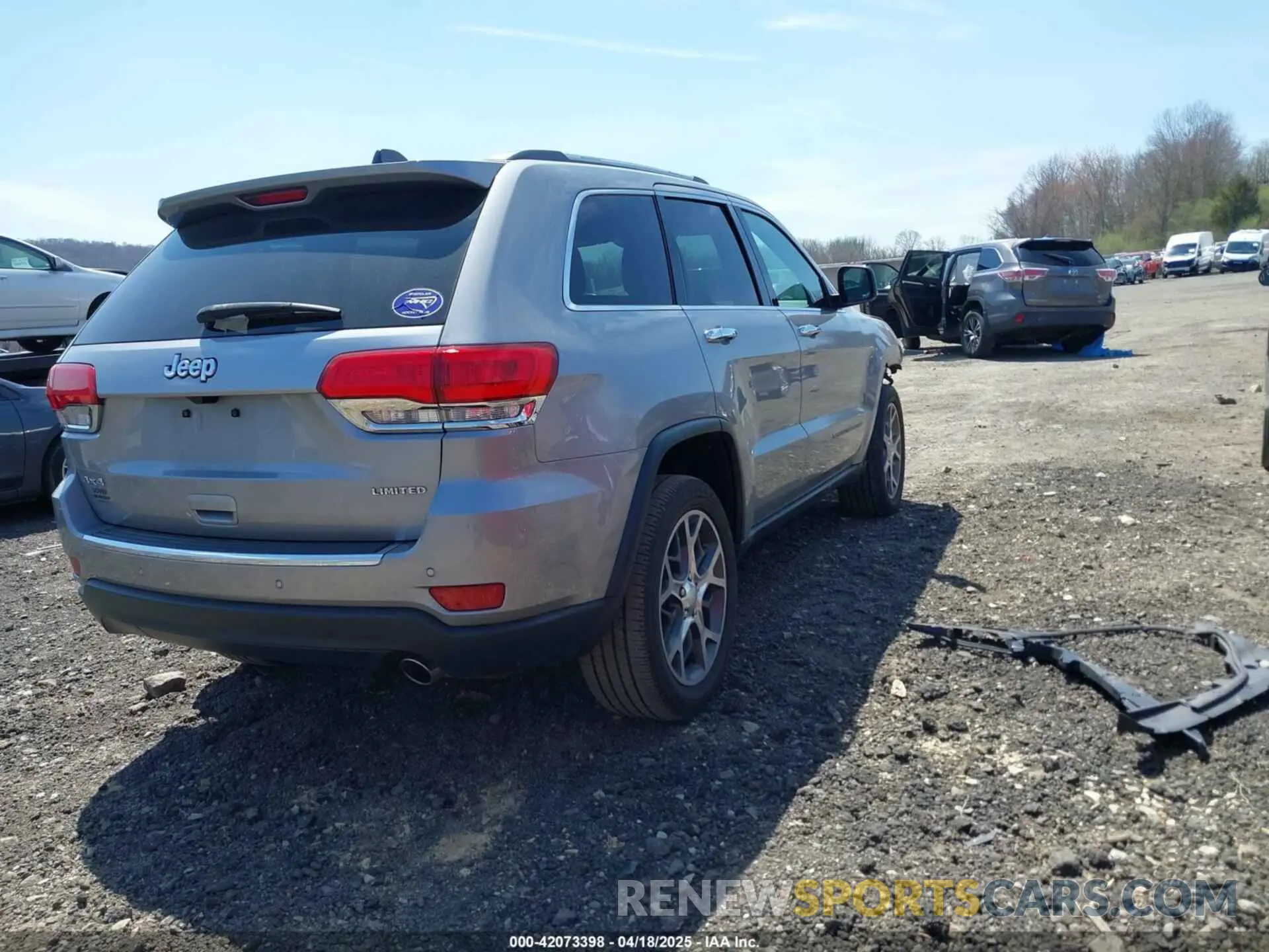 4 Photograph of a damaged car 1C4RJFBG0KC765731 JEEP GRAND CHEROKEE 2019