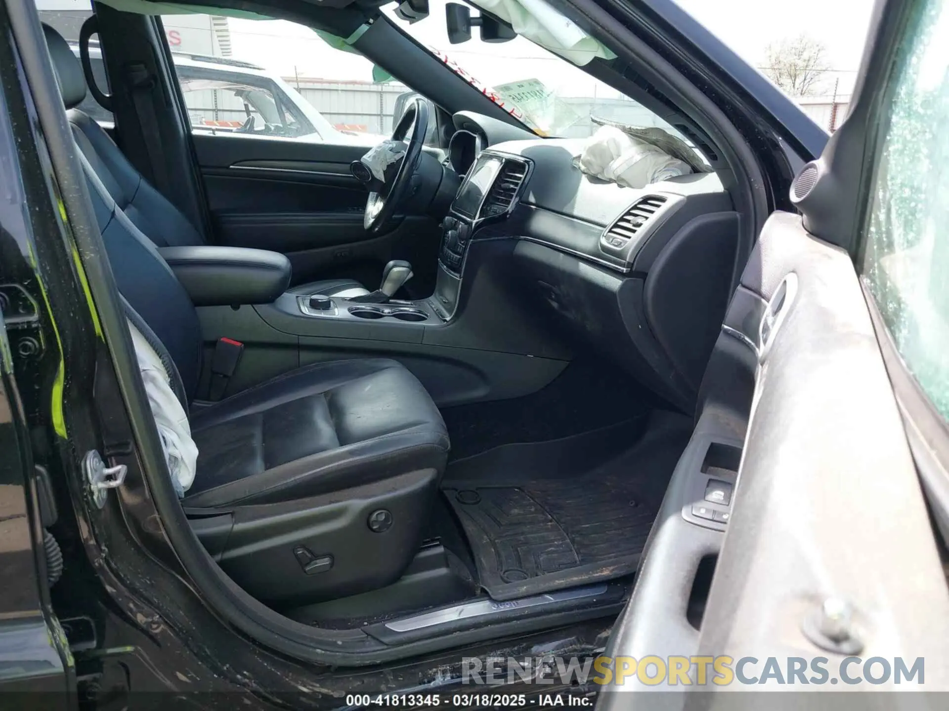 5 Photograph of a damaged car 1C4RJFBG0KC842131 JEEP GRAND CHEROKEE 2019