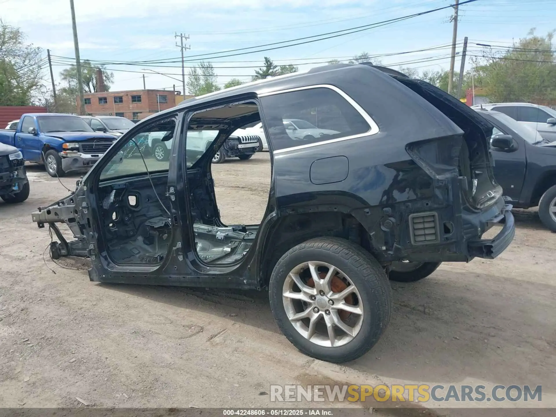 3 Фотография поврежденного автомобиля 1C4RJFBG2KC549542 JEEP GRAND CHEROKEE 2019