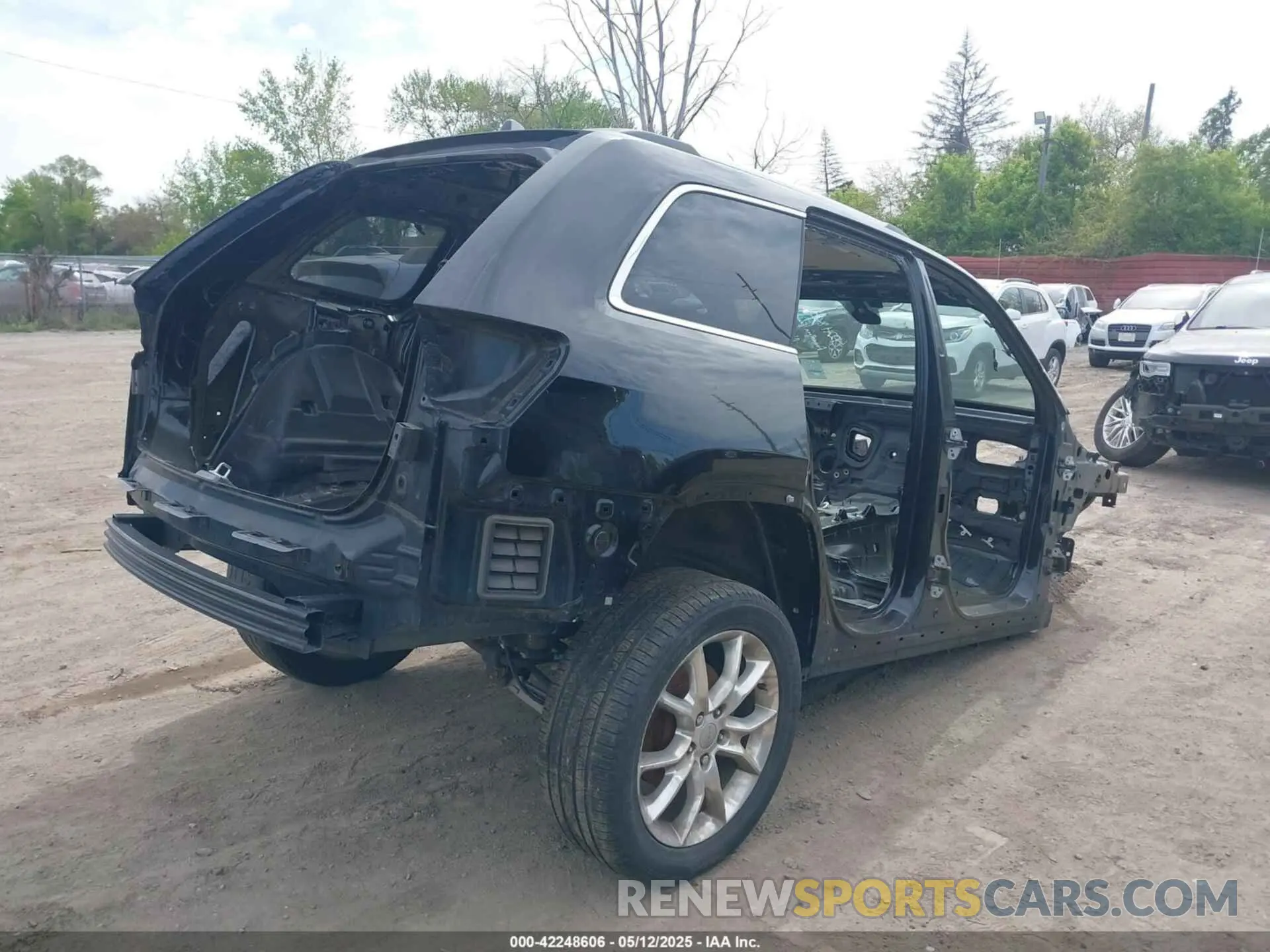 4 Фотография поврежденного автомобиля 1C4RJFBG2KC549542 JEEP GRAND CHEROKEE 2019