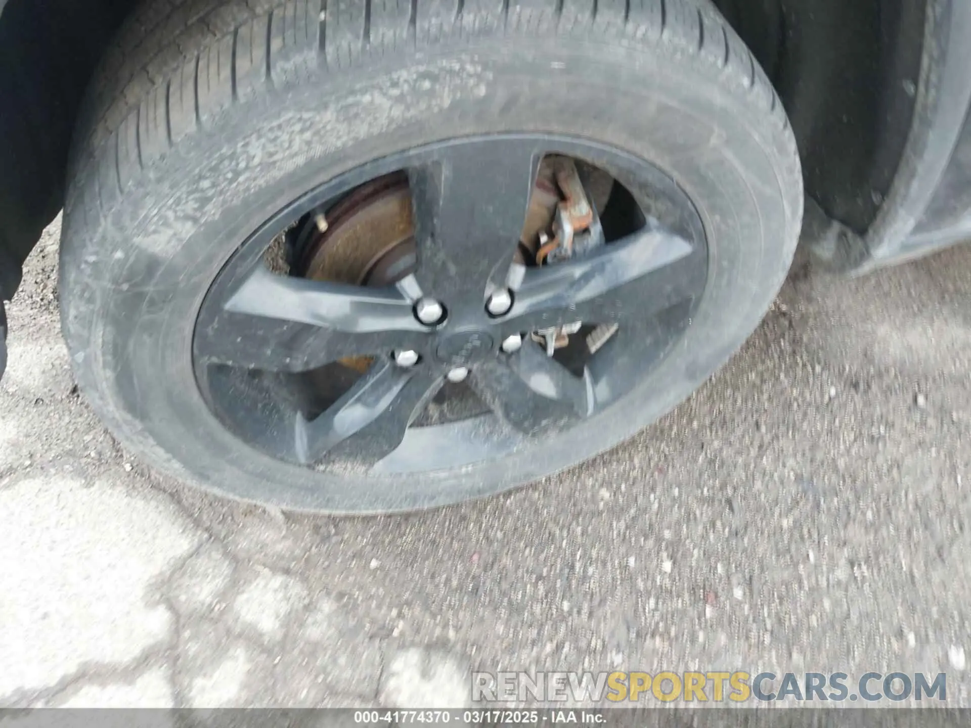 12 Photograph of a damaged car 1C4RJFBG2KC725358 JEEP GRAND CHEROKEE 2019