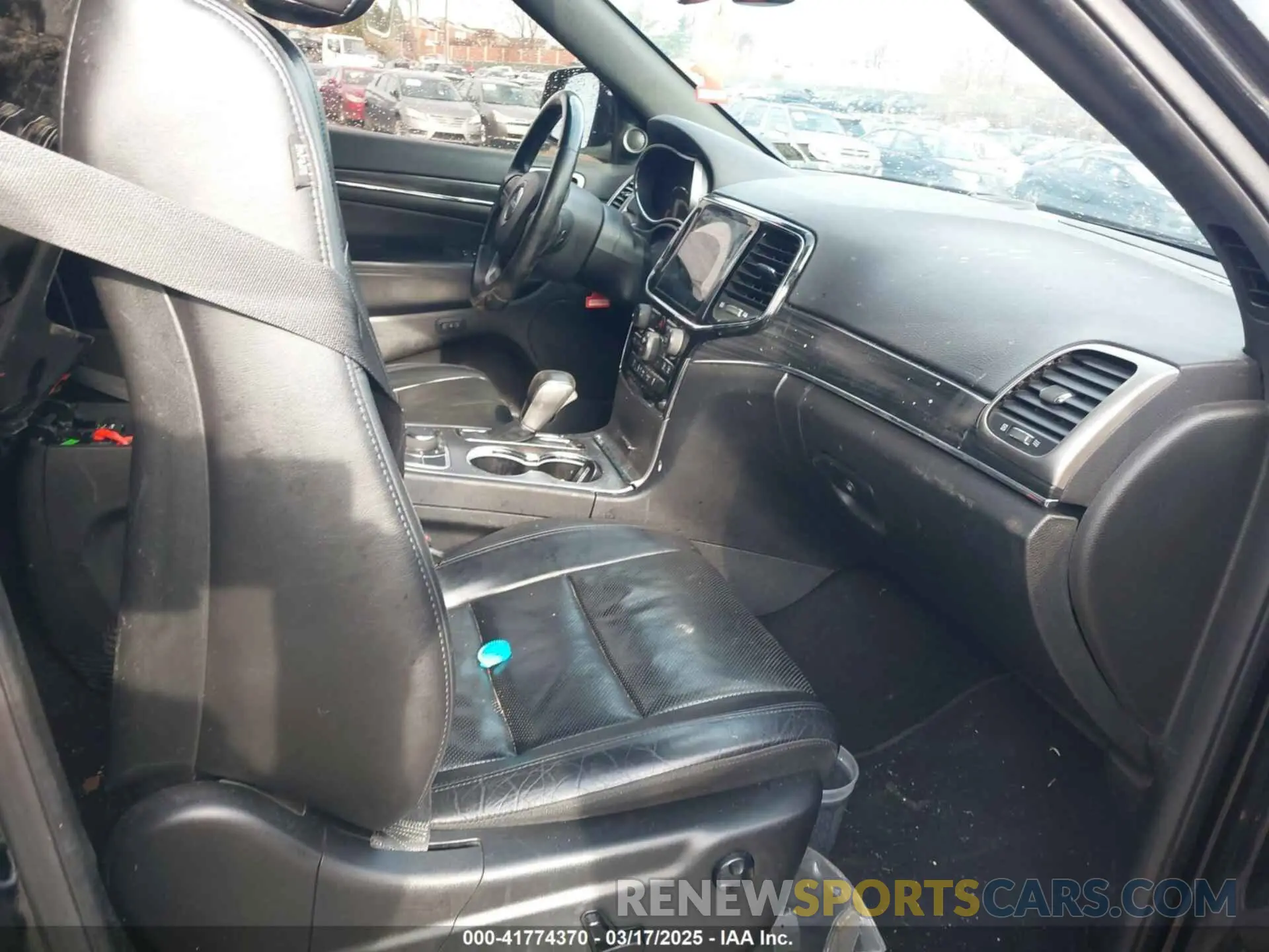 5 Photograph of a damaged car 1C4RJFBG2KC725358 JEEP GRAND CHEROKEE 2019