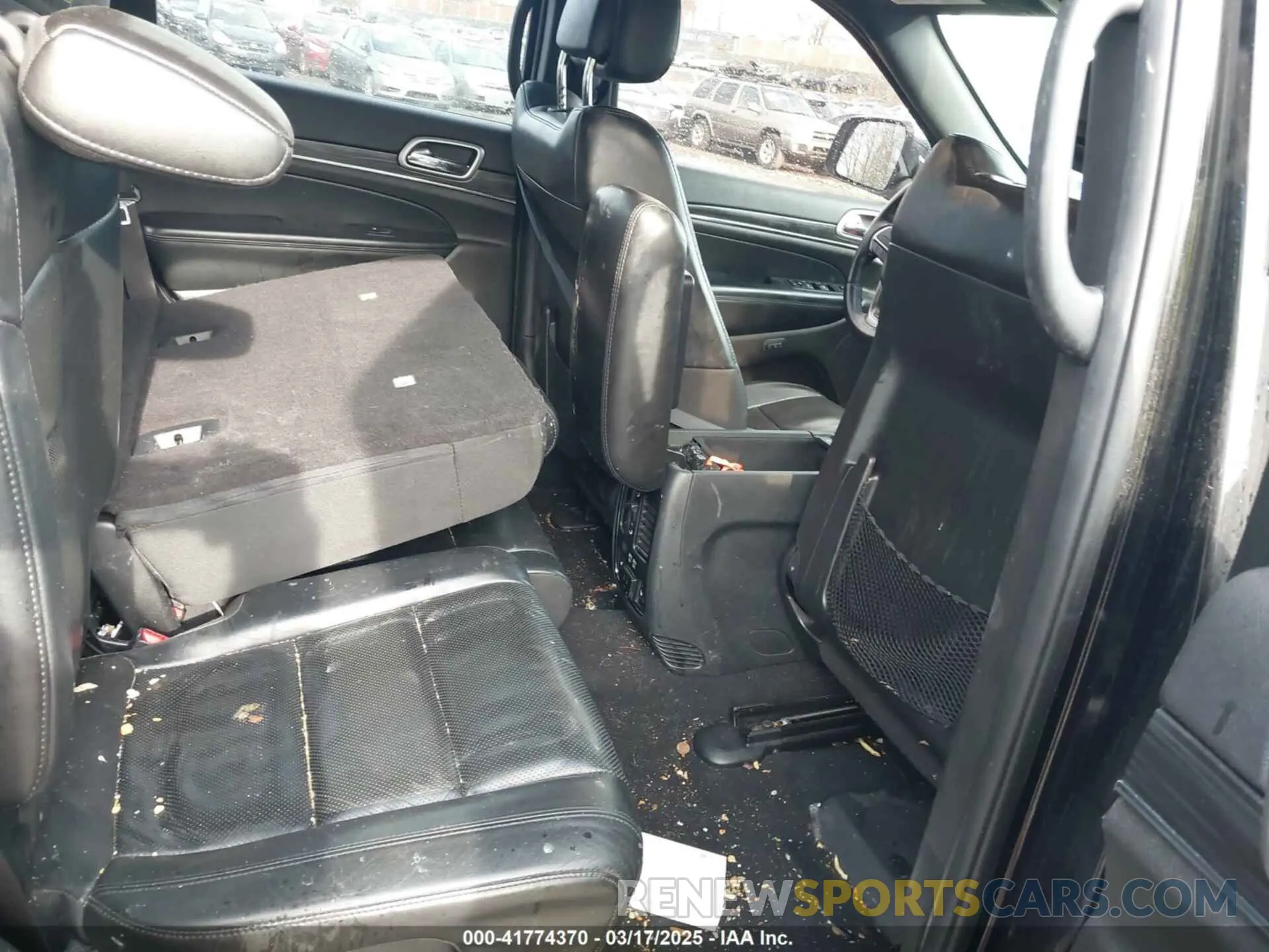 8 Photograph of a damaged car 1C4RJFBG2KC725358 JEEP GRAND CHEROKEE 2019