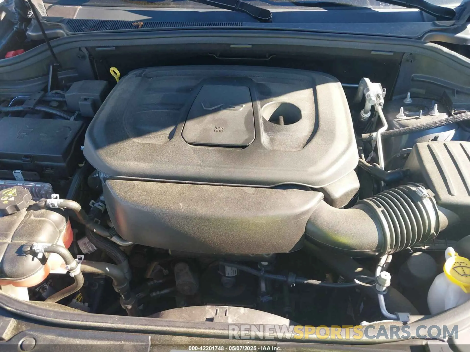 10 Photograph of a damaged car 1C4RJFBG3KC679930 JEEP GRAND CHEROKEE 2019
