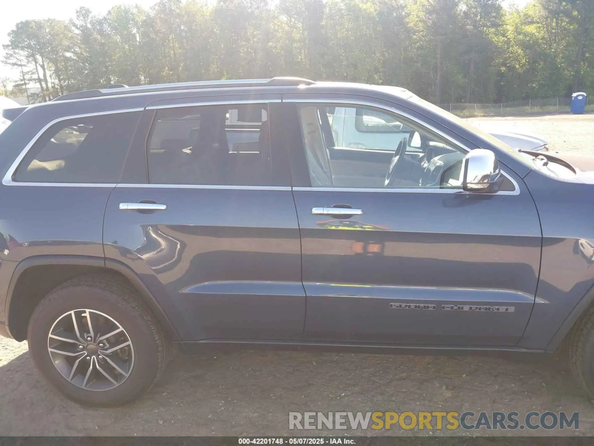13 Photograph of a damaged car 1C4RJFBG3KC679930 JEEP GRAND CHEROKEE 2019