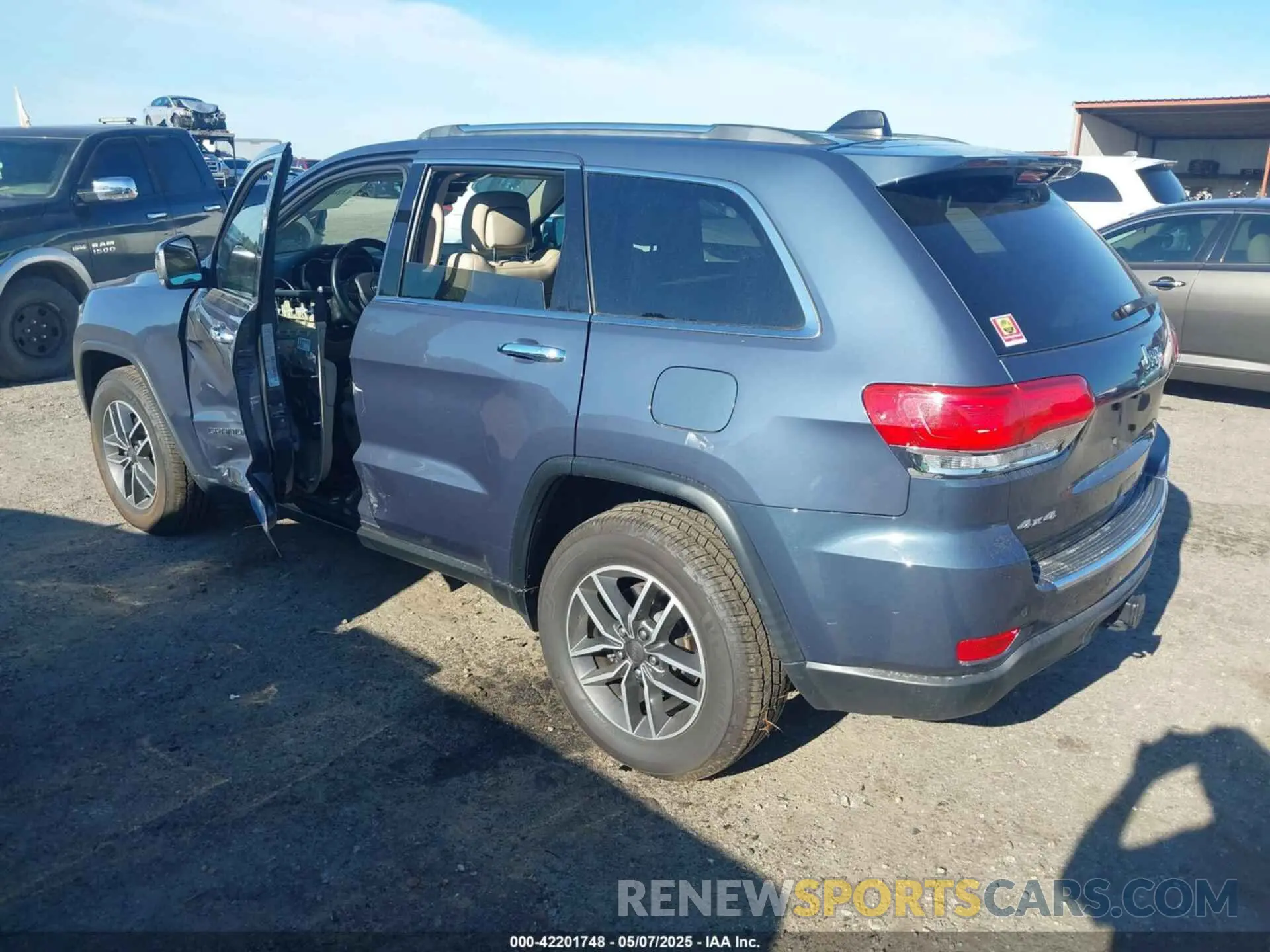 3 Photograph of a damaged car 1C4RJFBG3KC679930 JEEP GRAND CHEROKEE 2019