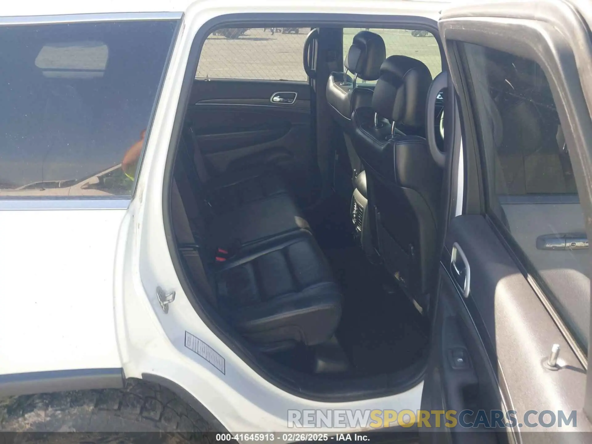 8 Фотография поврежденного автомобиля 1C4RJFBG3KC734697 JEEP GRAND CHEROKEE 2019