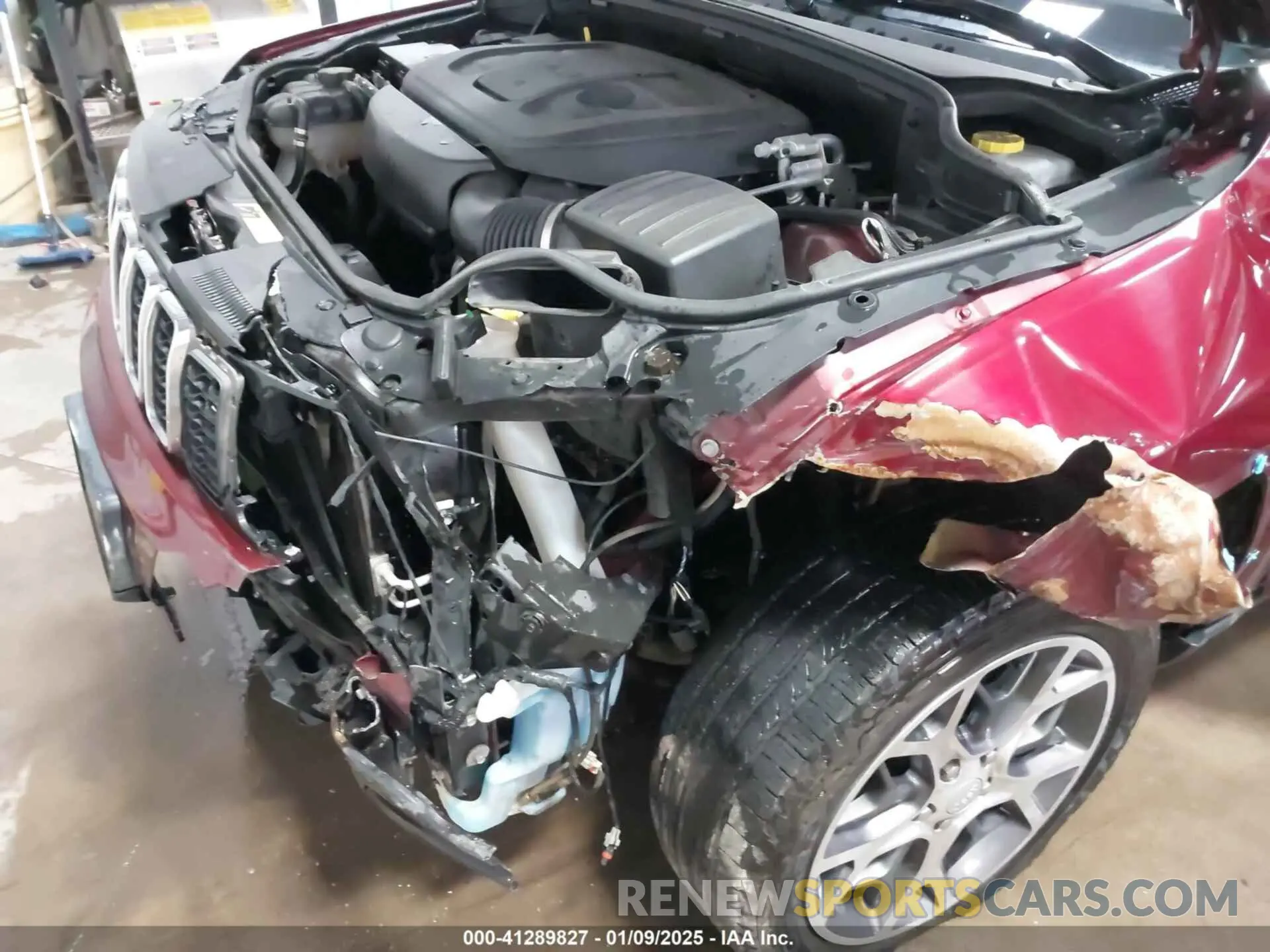 18 Photograph of a damaged car 1C4RJFBG3KC784693 JEEP GRAND CHEROKEE 2019