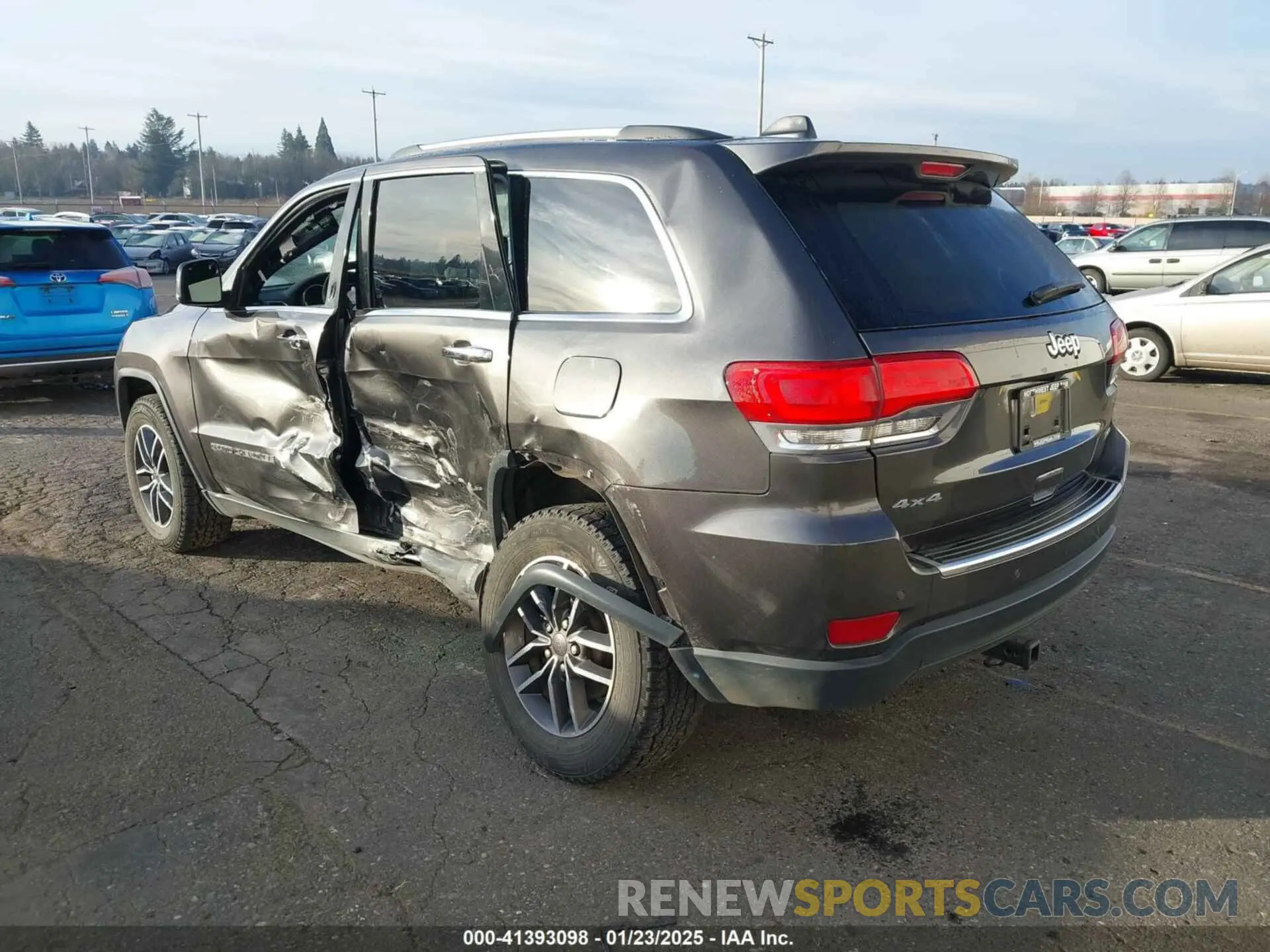 3 Photograph of a damaged car 1C4RJFBG4KC608400 JEEP GRAND CHEROKEE 2019