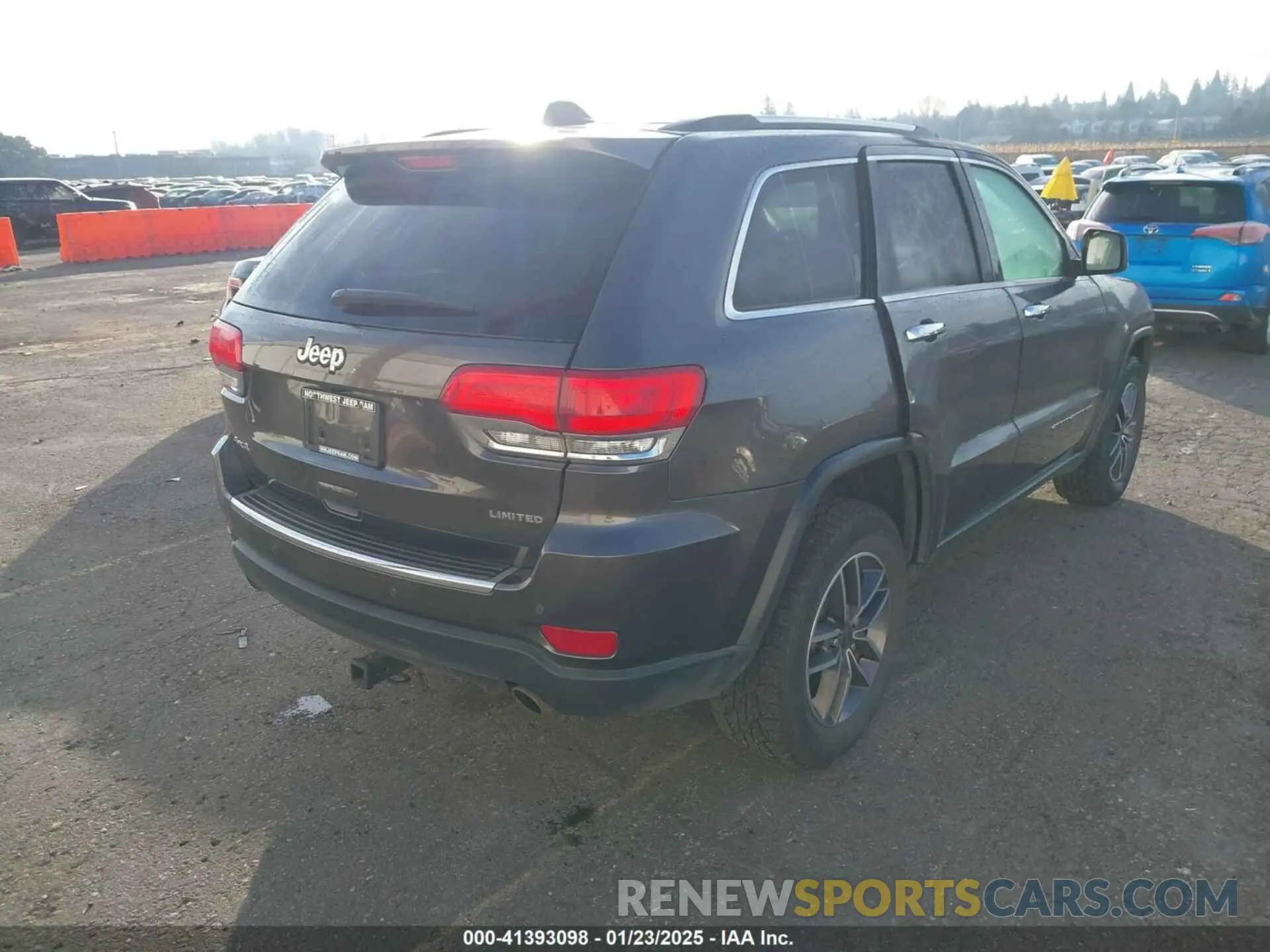 4 Photograph of a damaged car 1C4RJFBG4KC608400 JEEP GRAND CHEROKEE 2019