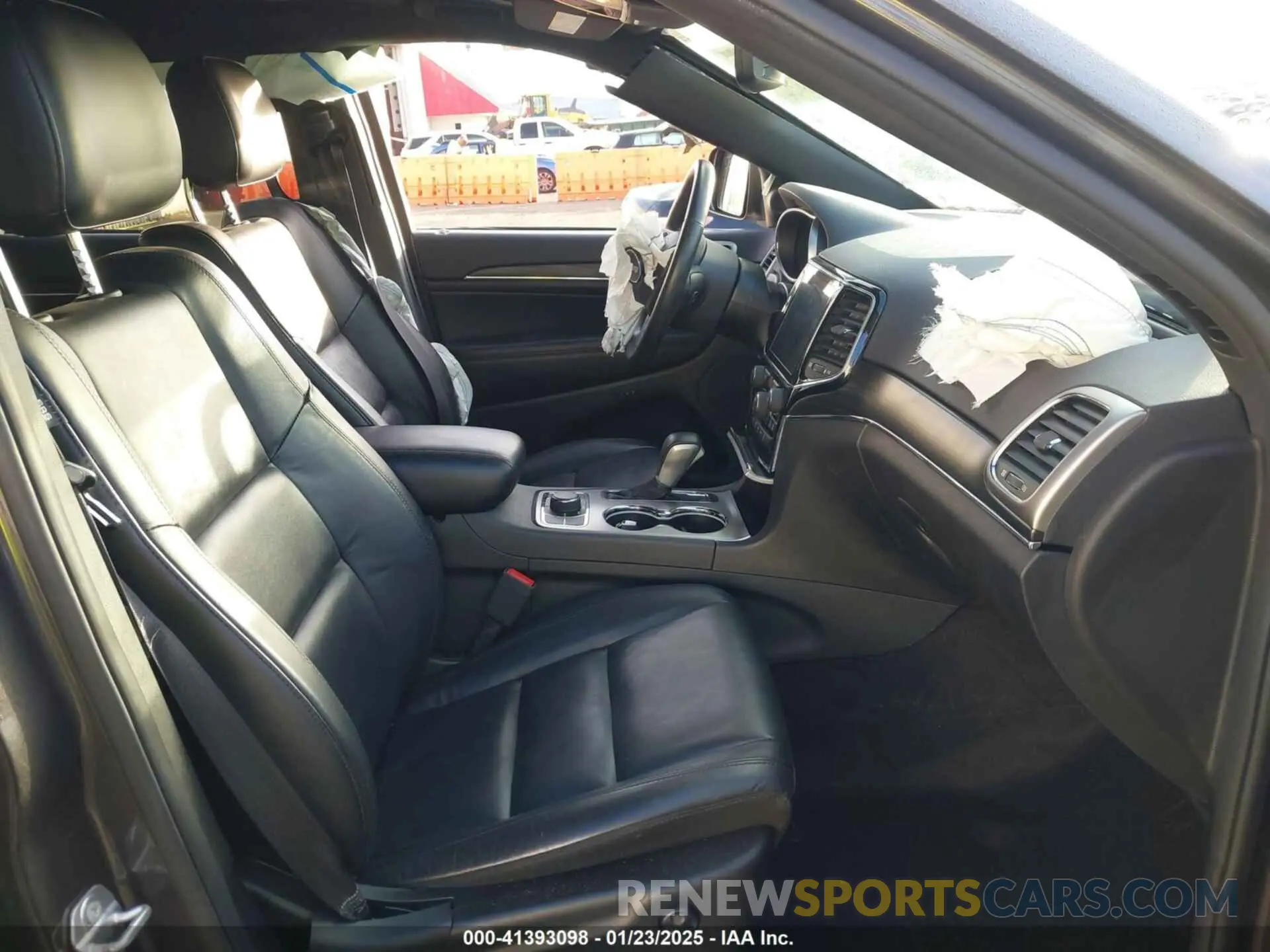 5 Photograph of a damaged car 1C4RJFBG4KC608400 JEEP GRAND CHEROKEE 2019