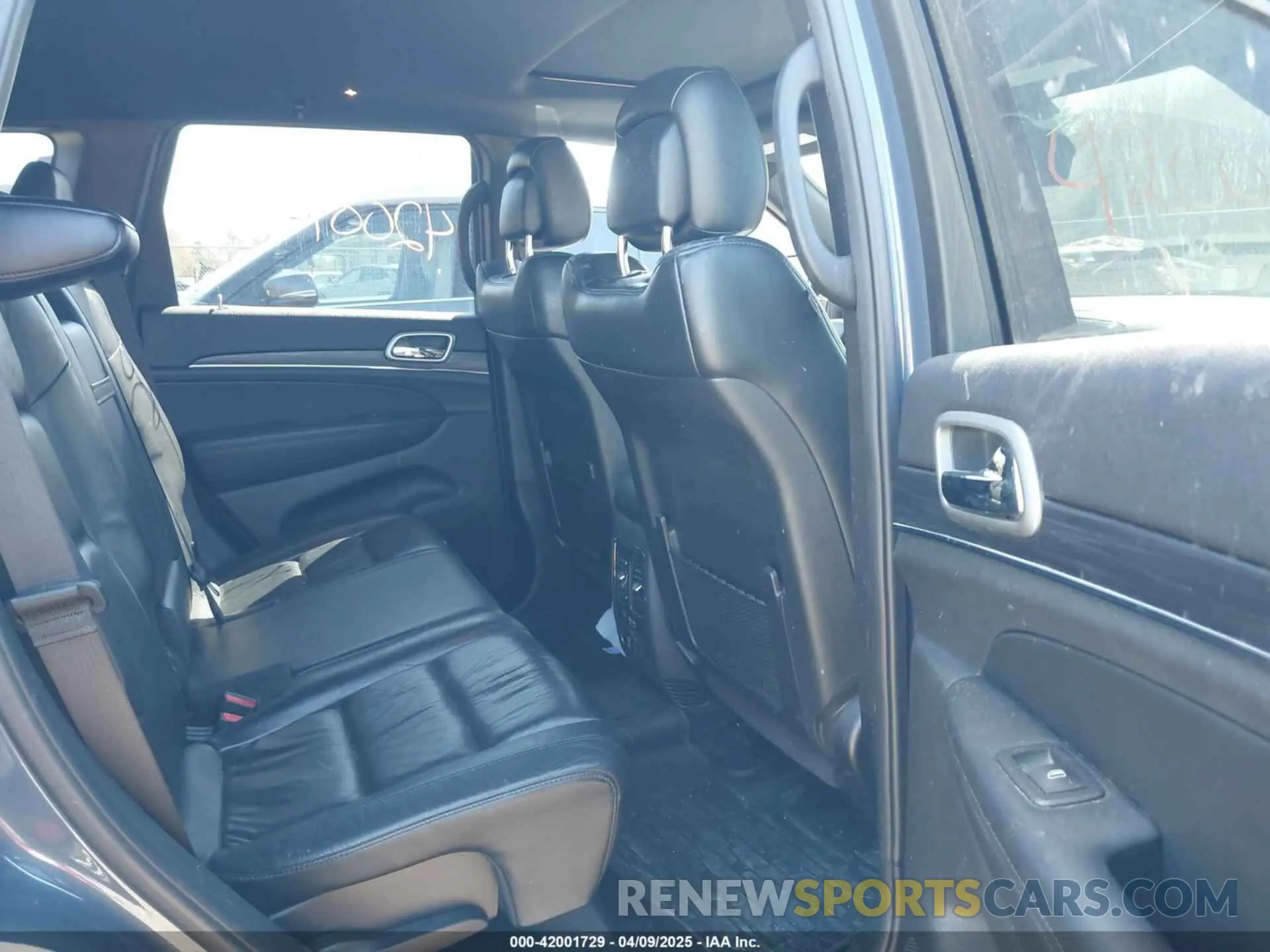 8 Фотография поврежденного автомобиля 1C4RJFBG4KC683694 JEEP GRAND CHEROKEE 2019