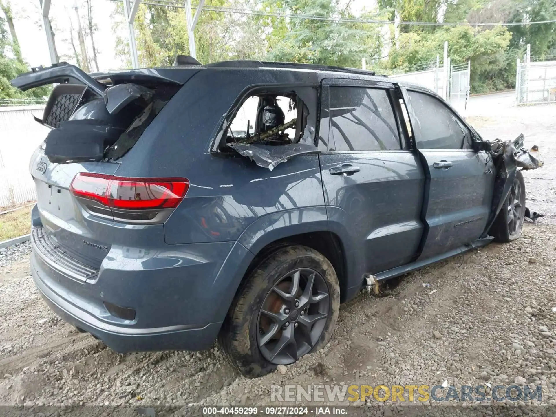 4 Photograph of a damaged car 1C4RJFBG4KC821864 JEEP GRAND CHEROKEE 2019