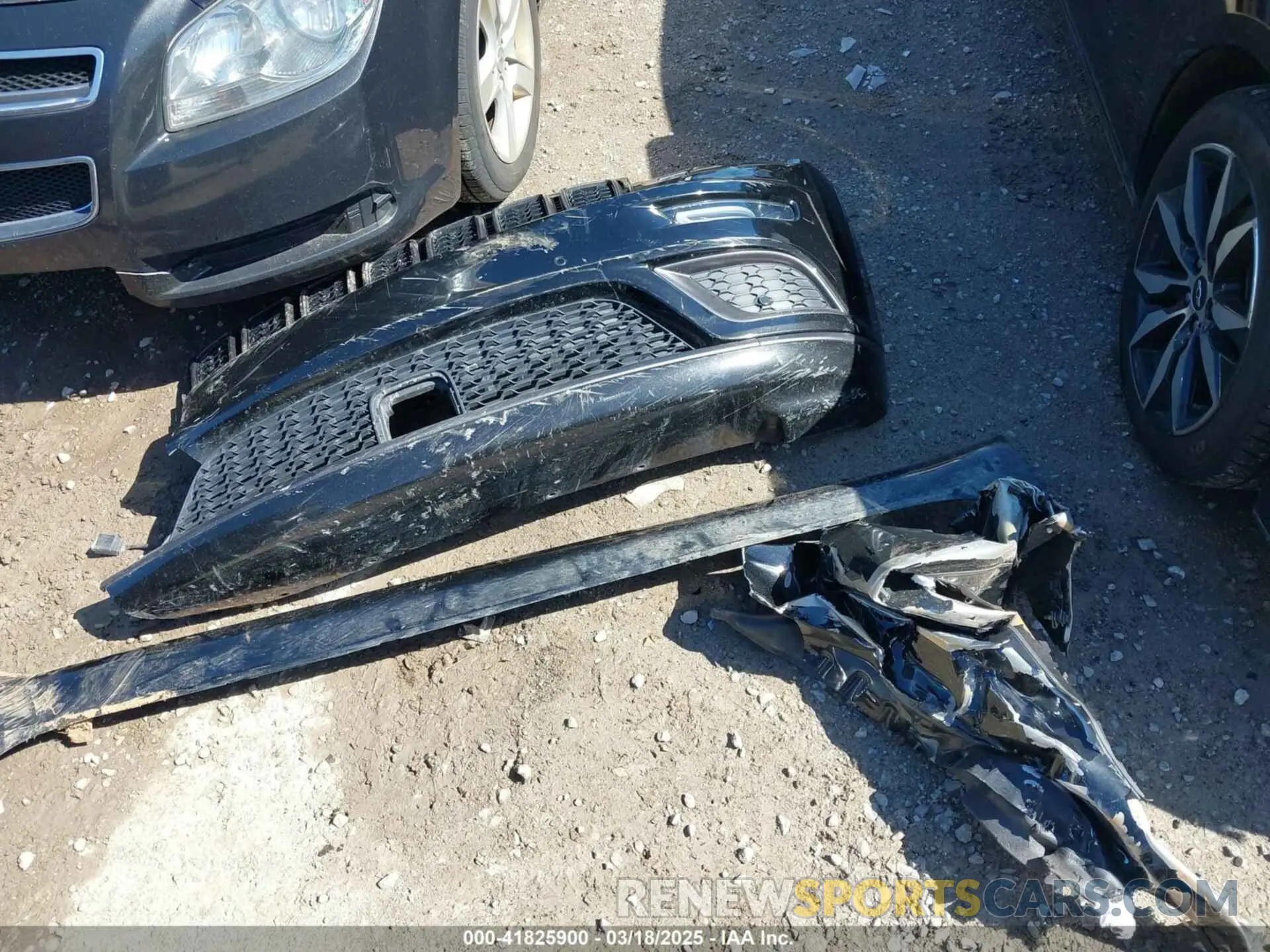 11 Photograph of a damaged car 1C4RJFBG5KC635749 JEEP GRAND CHEROKEE 2019