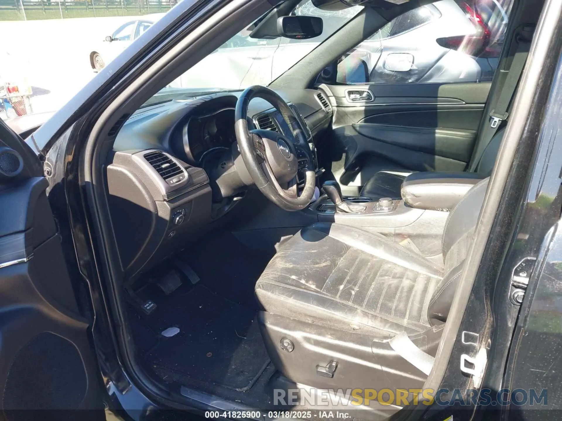 5 Photograph of a damaged car 1C4RJFBG5KC635749 JEEP GRAND CHEROKEE 2019