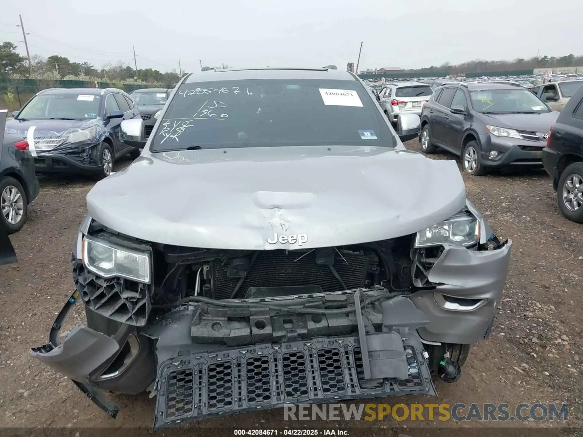 12 Photograph of a damaged car 1C4RJFBG5KC638067 JEEP GRAND CHEROKEE 2019