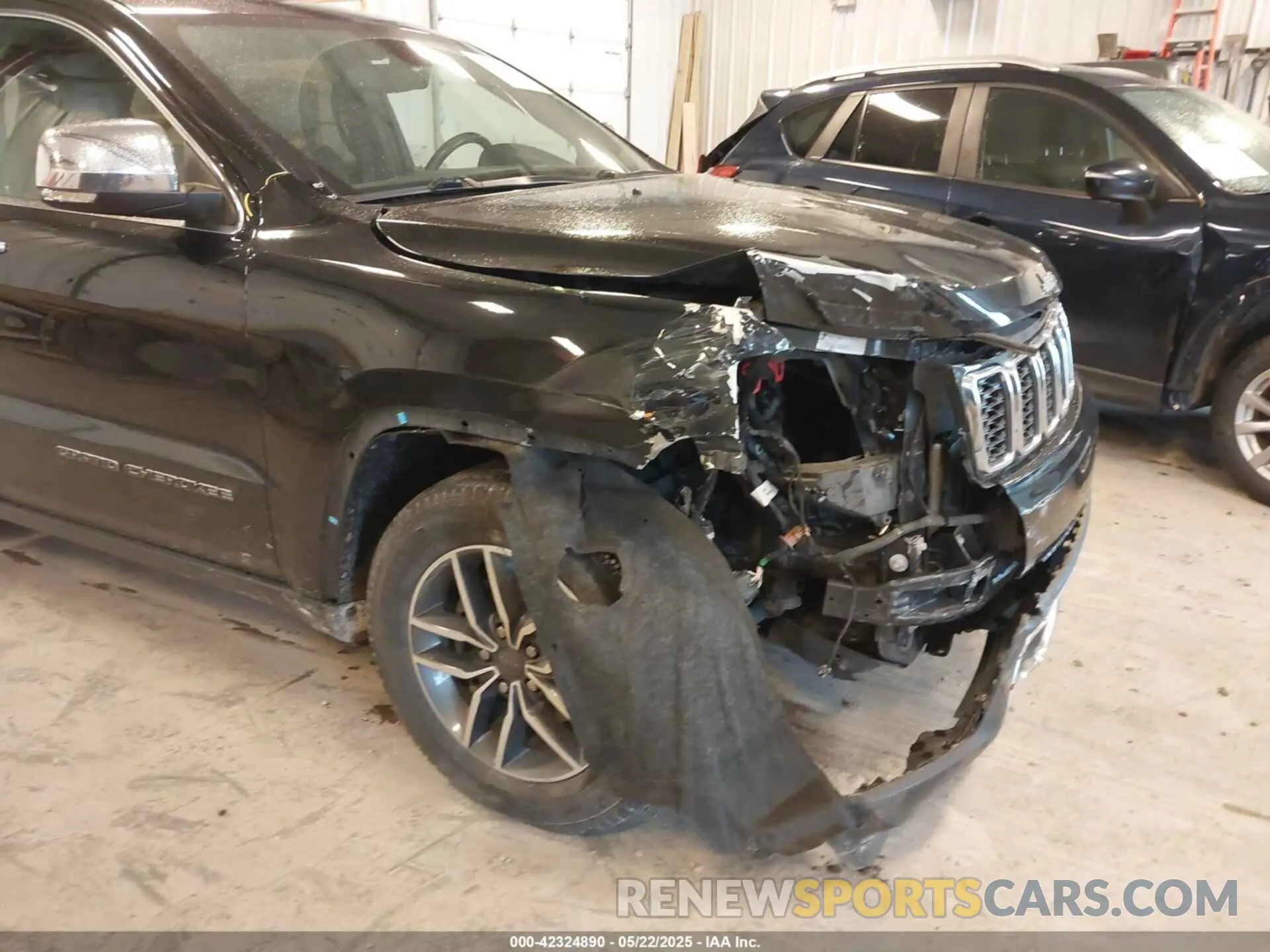 12 Photograph of a damaged car 1C4RJFBG5KC759942 JEEP GRAND CHEROKEE 2019