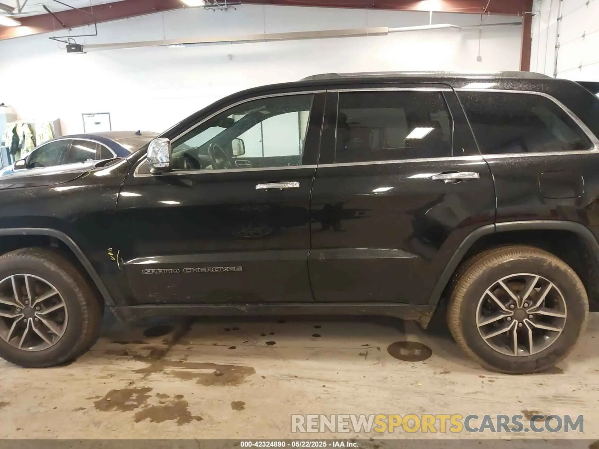 15 Photograph of a damaged car 1C4RJFBG5KC759942 JEEP GRAND CHEROKEE 2019