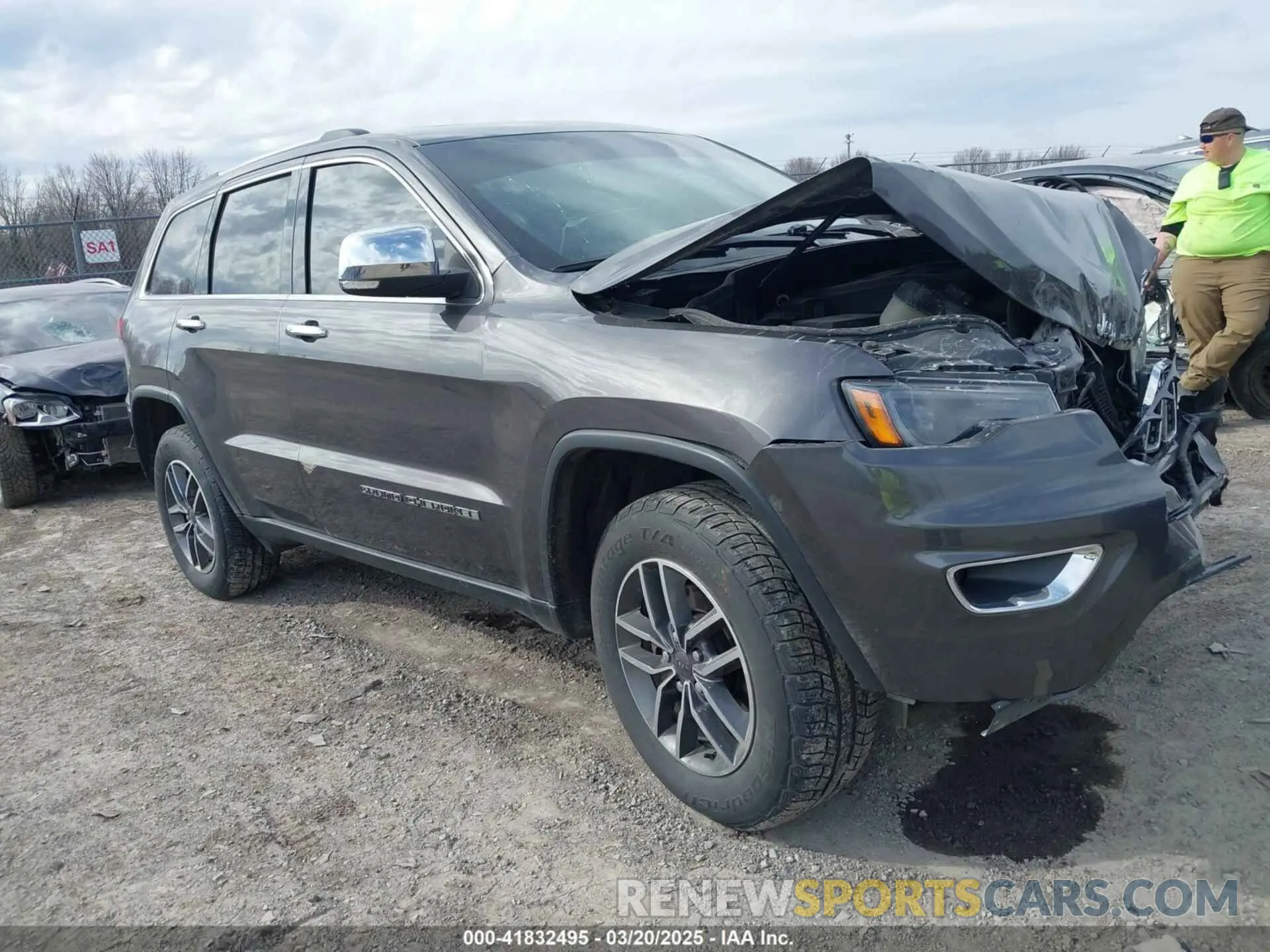 1 Photograph of a damaged car 1C4RJFBG5KC823767 JEEP GRAND CHEROKEE 2019
