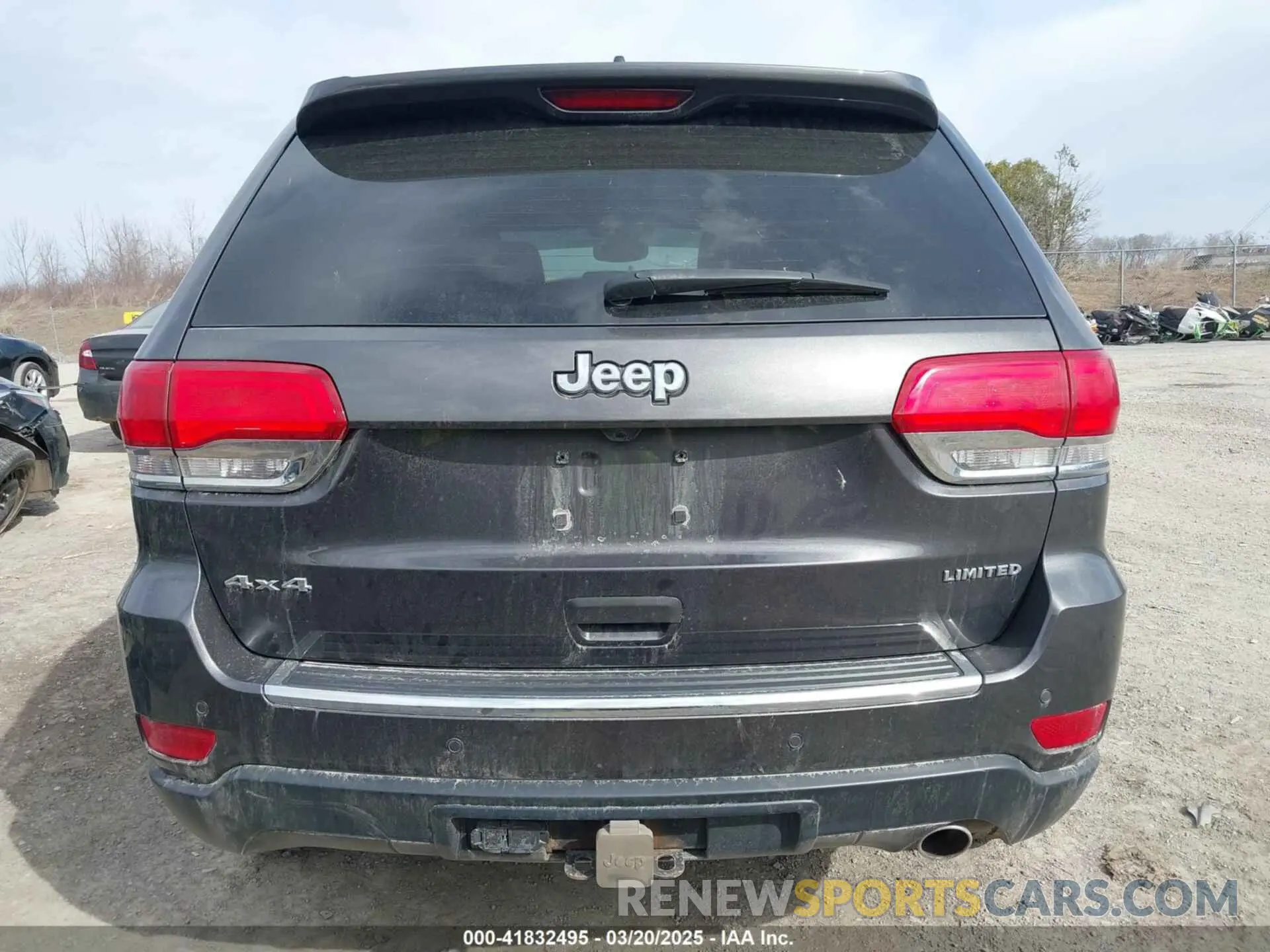 17 Photograph of a damaged car 1C4RJFBG5KC823767 JEEP GRAND CHEROKEE 2019